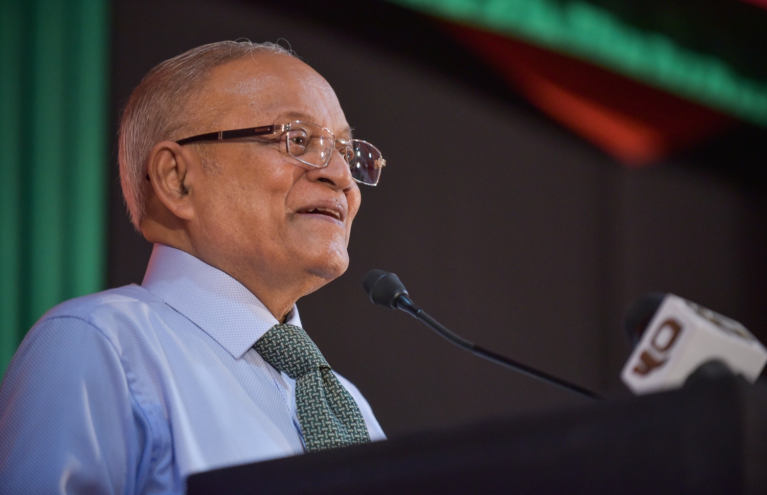 ކުރީގެ ރައީސް މައުމޫން: ތުހުމަތު ކުރަނީ ހެކި ފޮރުވުމަށް ފޯނެއް ނައްތާލި ކަމަށް-- މިހާރު ފޮޓޯ