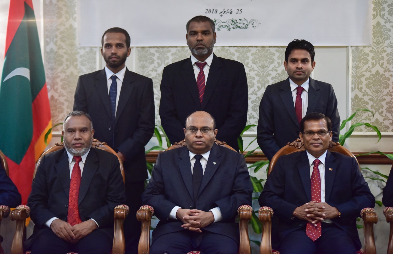 މިރޭ ހުވާ ކުރެއްވި ތިން ފަނޑިޔާރުން (ފަހަތުގައި) ރައްޔިތުންގެ މަޖިިލީހުގެ ރައީސް އަބްދުﷲ މަސީހް (ކ) އާއި އުއްތަމަ ފަނޑިޔާރު އަބްދުﷲ ސައީދު (މ) އަދި ޖޭއެސްސީގެ ރައީސް އަރީފްއާ (ވ) އެކު ފޮޓޯއެއް ނަންގަވަނީ.--- ފޮޓޯ: ހުސެއިން ވަހީދު/މިހާރު