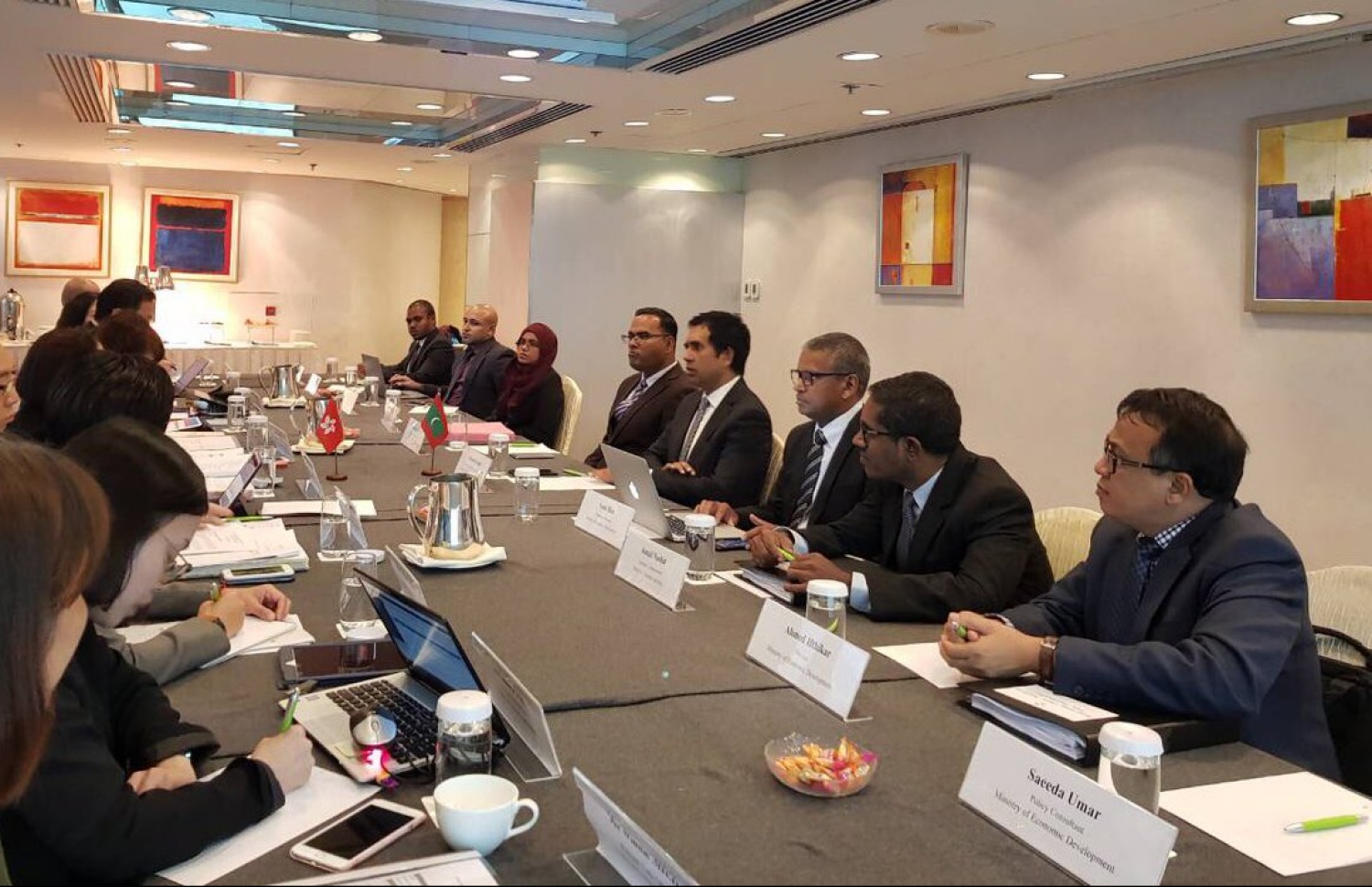 ރާއްޖެ އާއި ހޮން ކޮންގާއެކު އެފްޓީއޭ ގާއިމުކުރުމުގެ ފަހުގެ މަޝްވަރާތައް ކުރިއަށްދަނީ. - ފޮޓޯ: އިކޮނޮމިކް މިނިސްޓްރީ