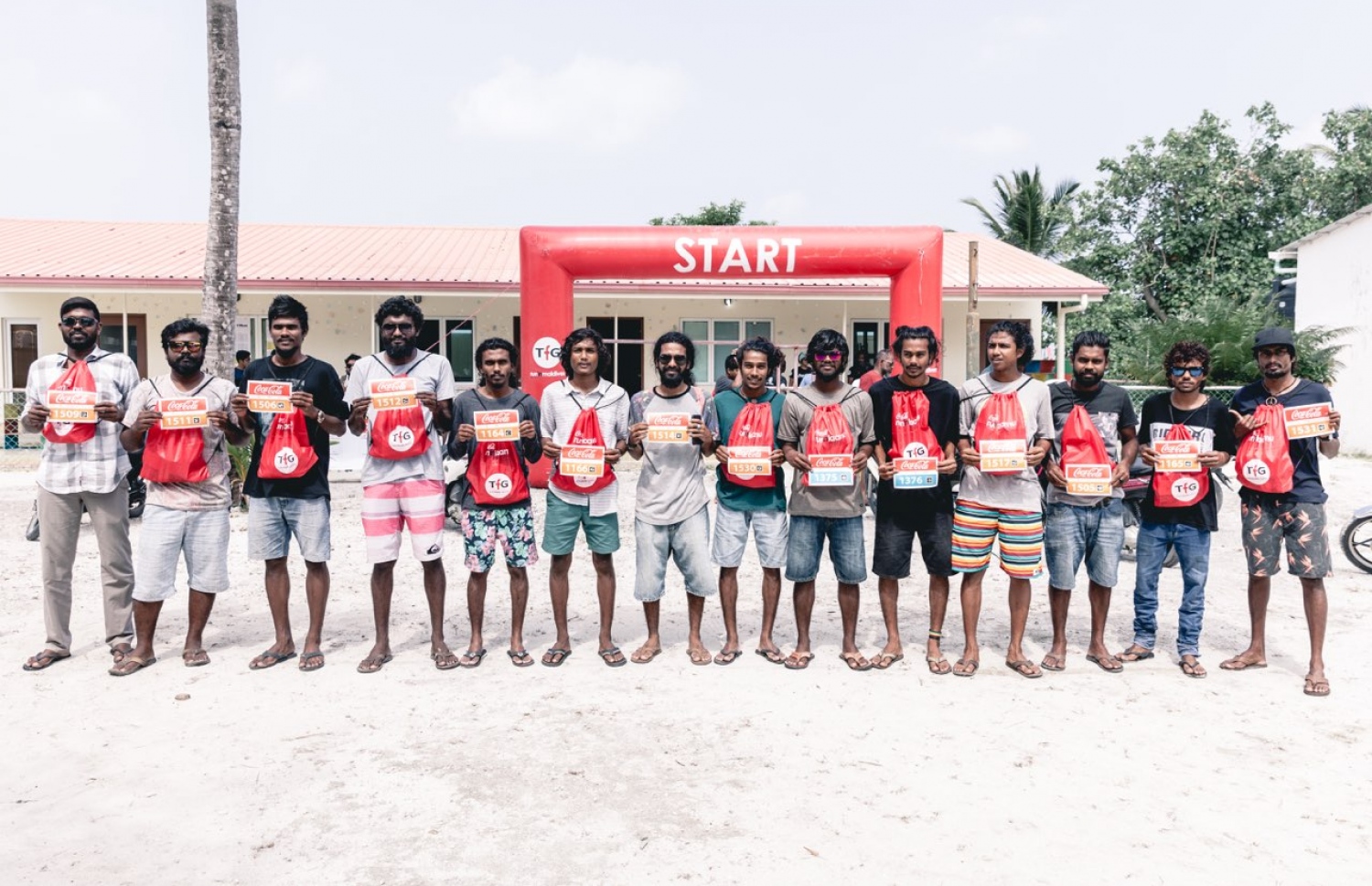 ރޭހުގައި ބައިވެރިވި ލ. އަތޮޅުގެ ބައެއް ޒުވާނުން. --ފޮޓޯ: ޓީއެފްޖީ