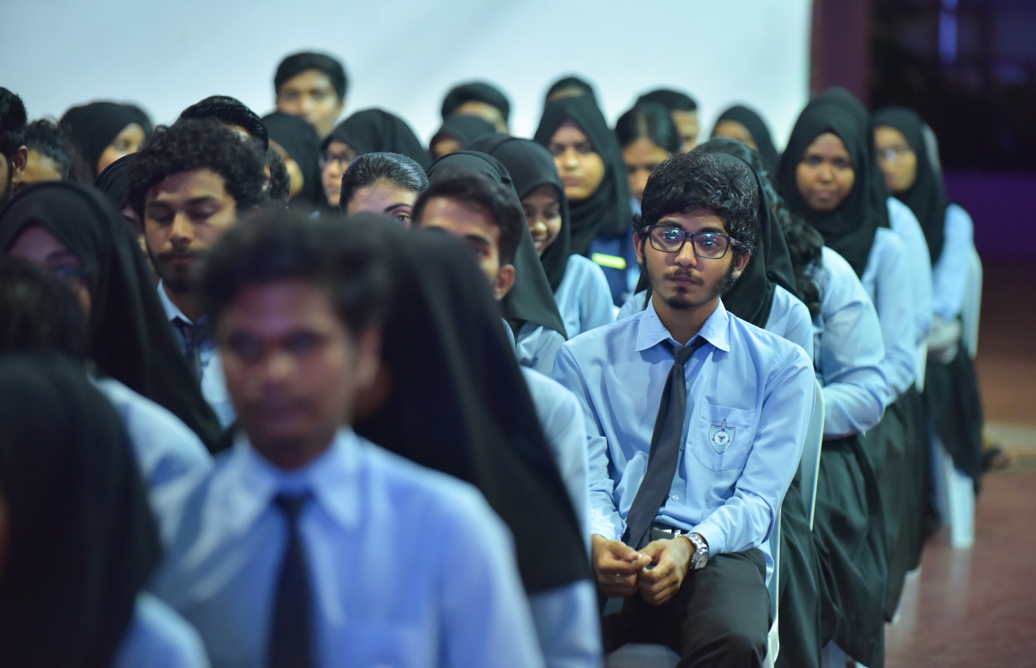 މާލެ: ޖެނުއަރީ 26، 2018- ވިލާ އިންޓަނޭޝަނަލް ހައި ސްކޫލްގެ މިދިޔަ އަހަރުގެ އޭލެވެލްގެ ގްރެޖުއޭޝަން ޖަލްސާގައި ބައިވެރިވި ބައެއް ދަރިވަރުން: އެ ސްކޫލުން މިދިޔަ އަހަރު 293 ދަރިވަރަކު ގްރެޖުއޭޓްވި.---ފޮޓޯ: ހުސެއިން ވަހީދު/މިހާރު