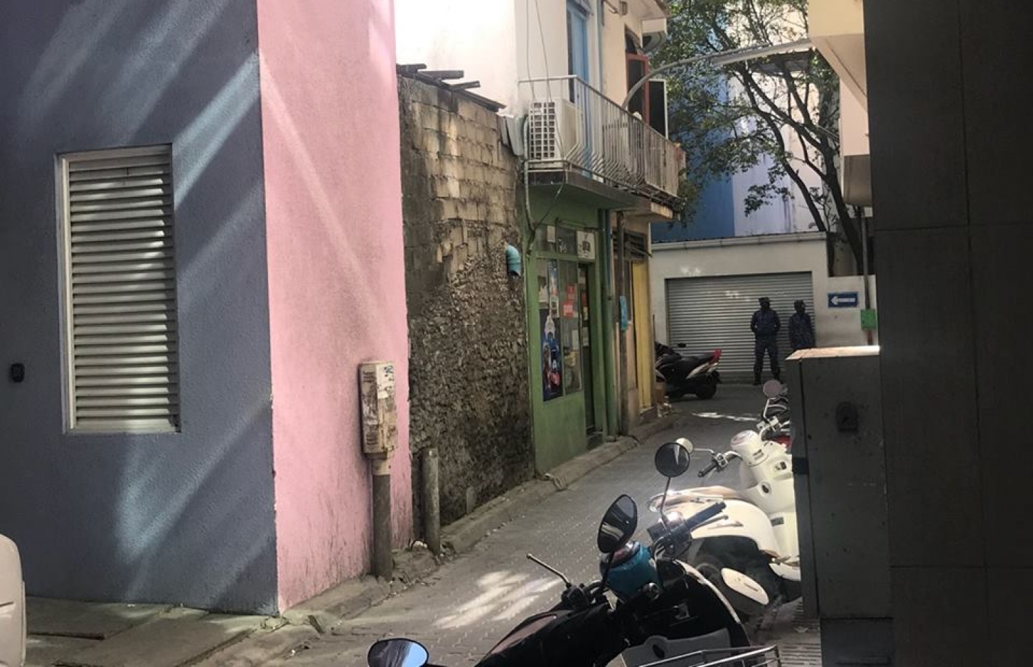 ފުލުހުން އެންދެރިމާގޭ ހިމެނޭ ސަރަހައްދުގެ ސެކިއުރިޓީ މިއަދު ބަލަަހައްޓަނީ.