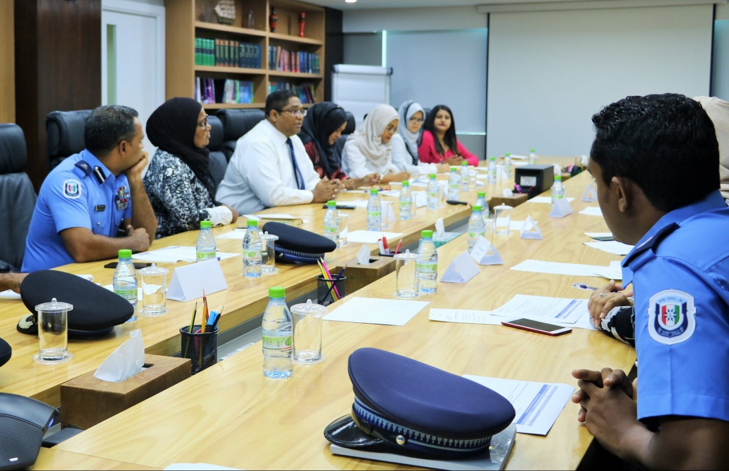 އިޖްރާއާތުގެ ގާނޫނު ތަމްރީނު ޕްރޮގްރާމްތަކާ ގުޅޭ ބައްދަލުވުމެއްގައި އޭޖީ އަނިލް ބައިވެރިވަޑައިގަންނަވަނީ--ފޮޓޯ/އޭޖީ އޮފީސް