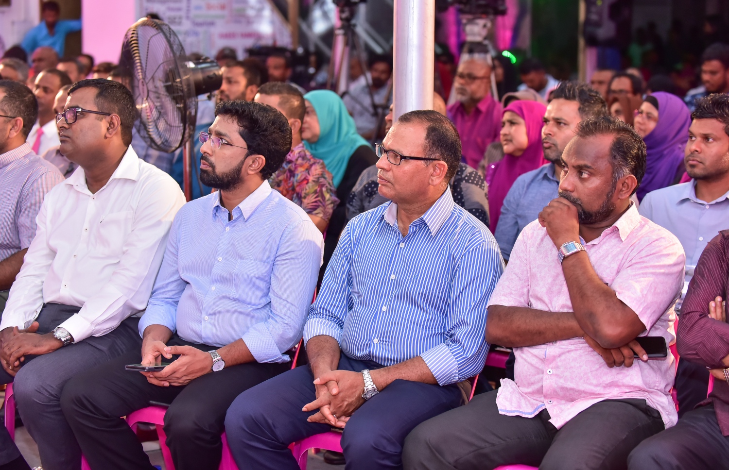 މާލެ: ޖެނުއަރީ 29، 2018- ޕީޕީއެމުން ބޭއްވި ޖަލްސާގައި ބައިވެރިވެވަޑައިގެންނެވި، ދައުލަތުގެ ބައެއް ވަޒީރުންނާއި ޕީޕީއެމް ކޯލިޝަންގެ ބައެއް އިސް ވެރިން.---ފޮޓޯ: ނިޝާން އަލީ/މިހާރު