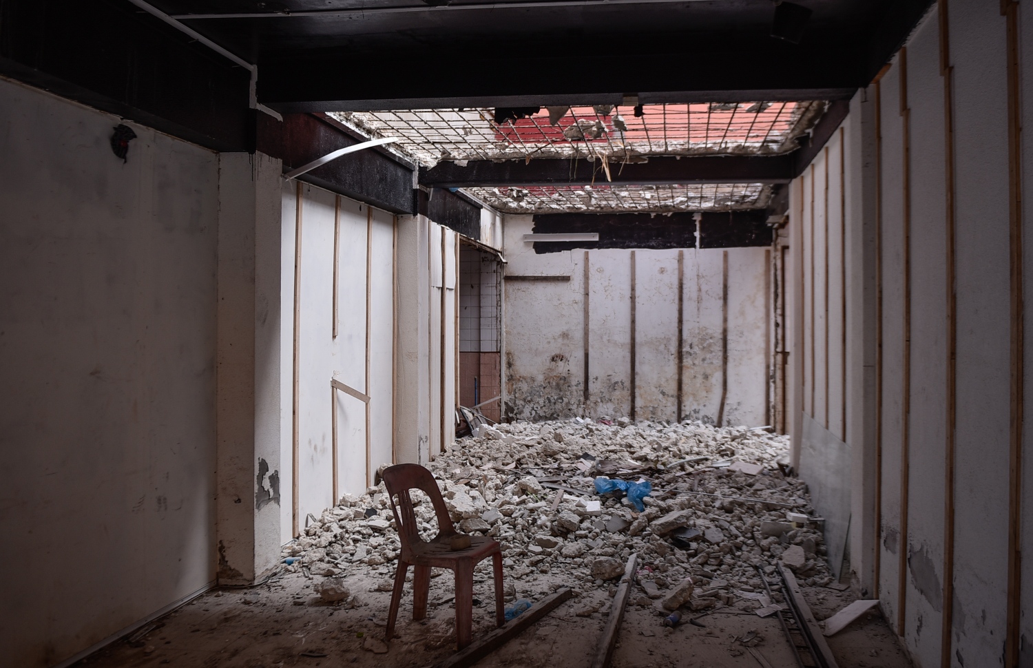 ސްޓާ ސިނަމާ އިމާރާތް ތަޅާލާފައި. --ފޮޓޯ: ހުސެއިން ވަހީދު/މިހާރު