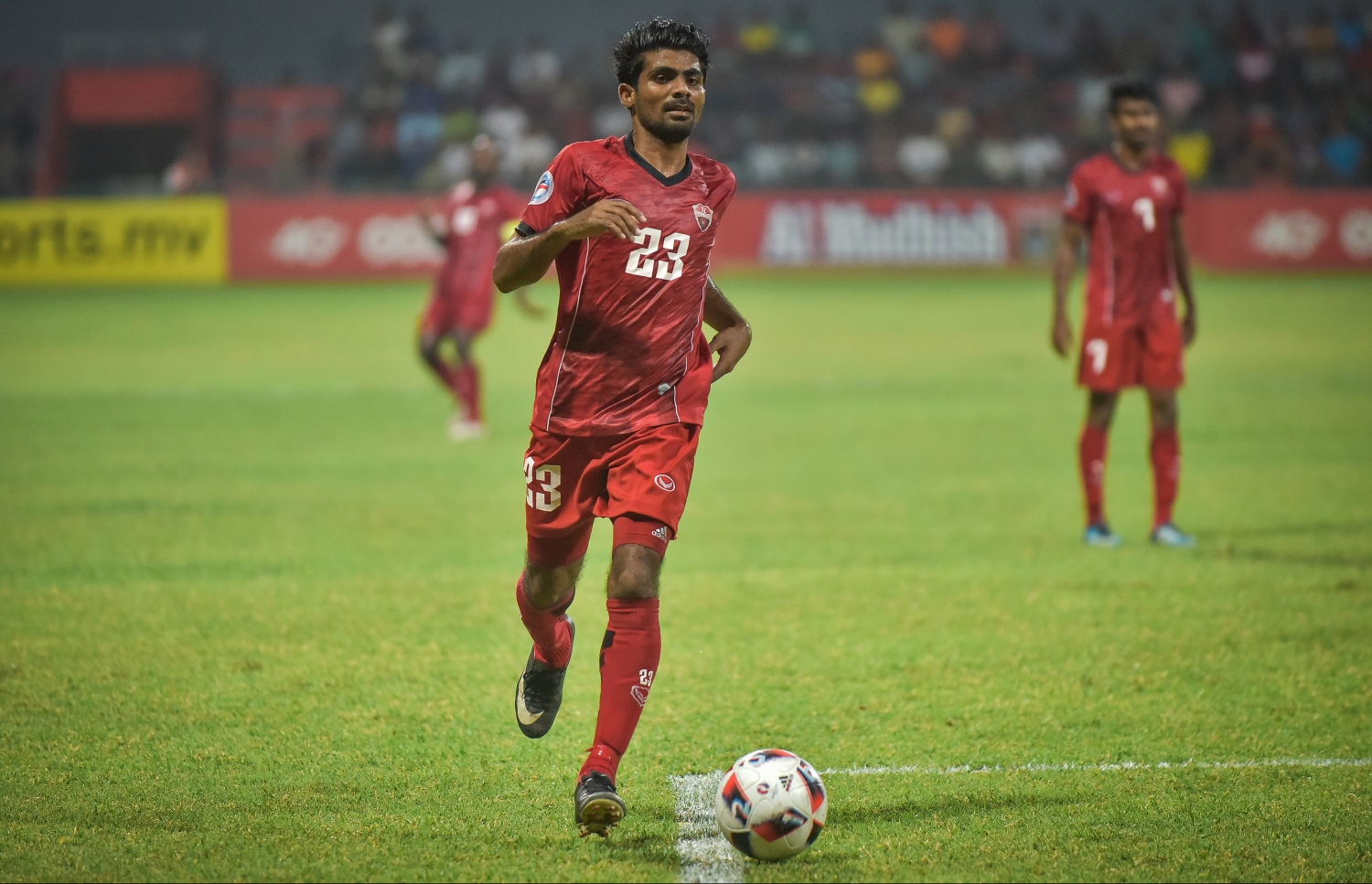 މިރޭގެ މެޗުގެ ތެރެއިން ޓީސީގެ ސައްޓު ބޯޅަ ހިފައިގެންދަނީ.-- ފޮޓޯ: ނިޝާން އަލީ/ މިހާރު