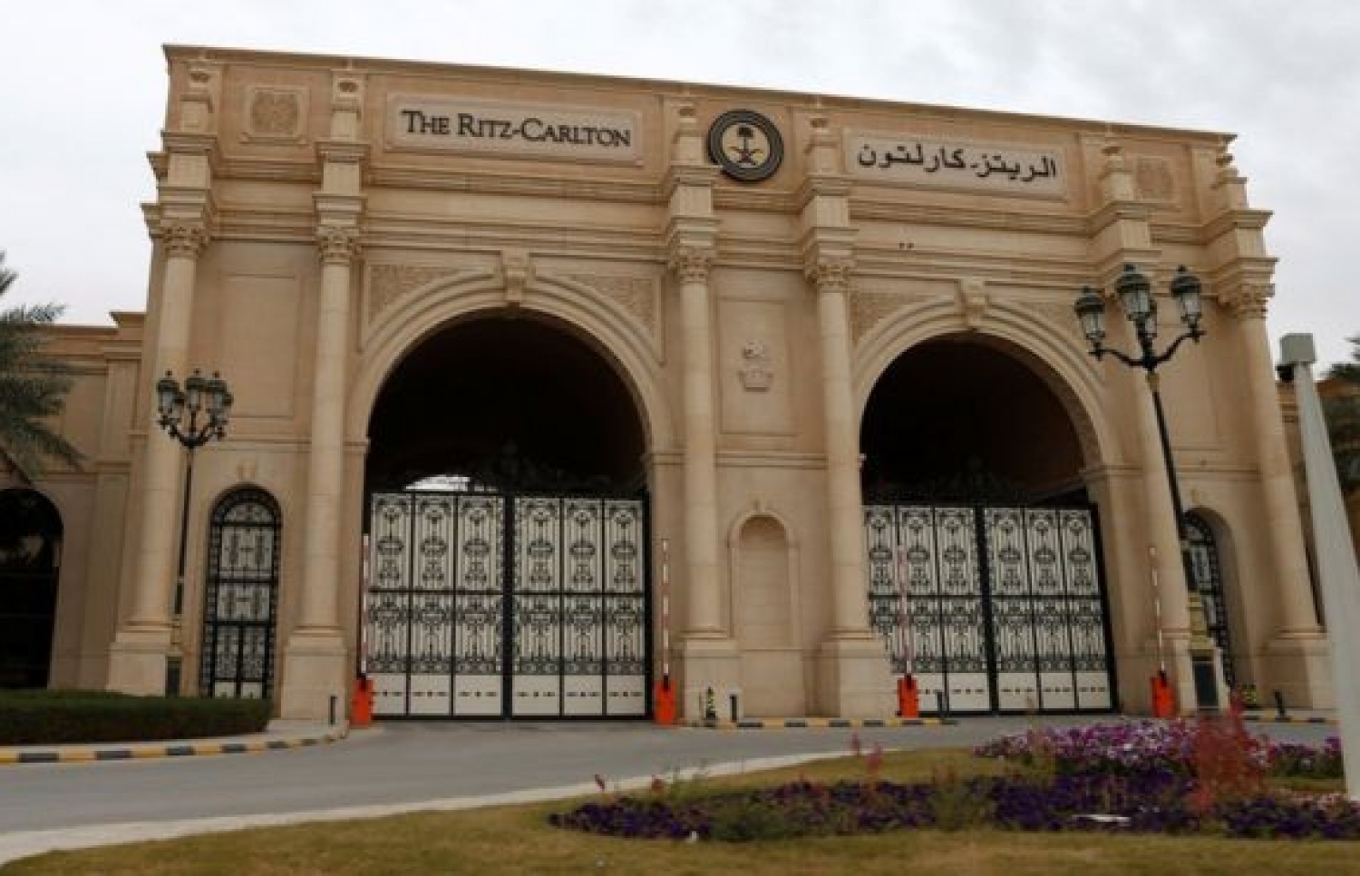 ކޮރަޕްޝަނުގެ ތުހުމަތުގައި ހައްޔަރުކުރި މީހުން ތިބި ރިޔާޒުގެ ފަސް ތަރީގެ ރިޒް ކާލްޓަން ހޮޓާ.