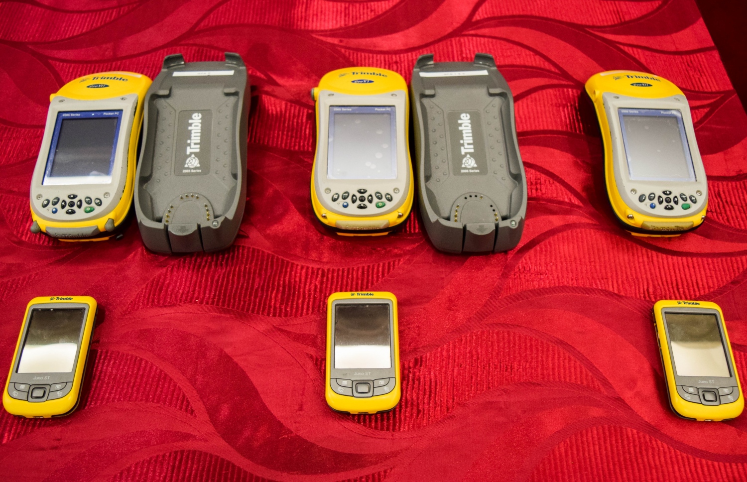 ވޯޓާ ސޮލިއުޝަންސް އިން މިއަދު އެމްއެންޔޫ އަށް ހަދިޔާކުރި ބައެއް ޖީޕީއެސްތައް.-- ފޮޓޯ: ވޯޓާ ސޮލިއުޝަންސް