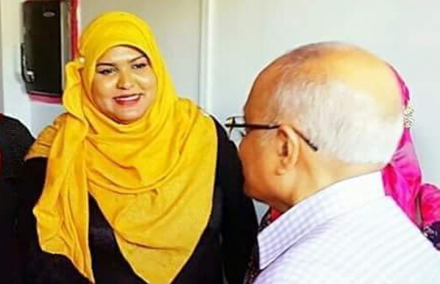 މައުމޫނު، ނަޖުމާއާ ސަލާމް ކުރައްވަނީ: ކަޅު ފޮށި ފެނުނީ އެ ގެއިން ކަމަށް ފުލުހުން ބުނޭ.