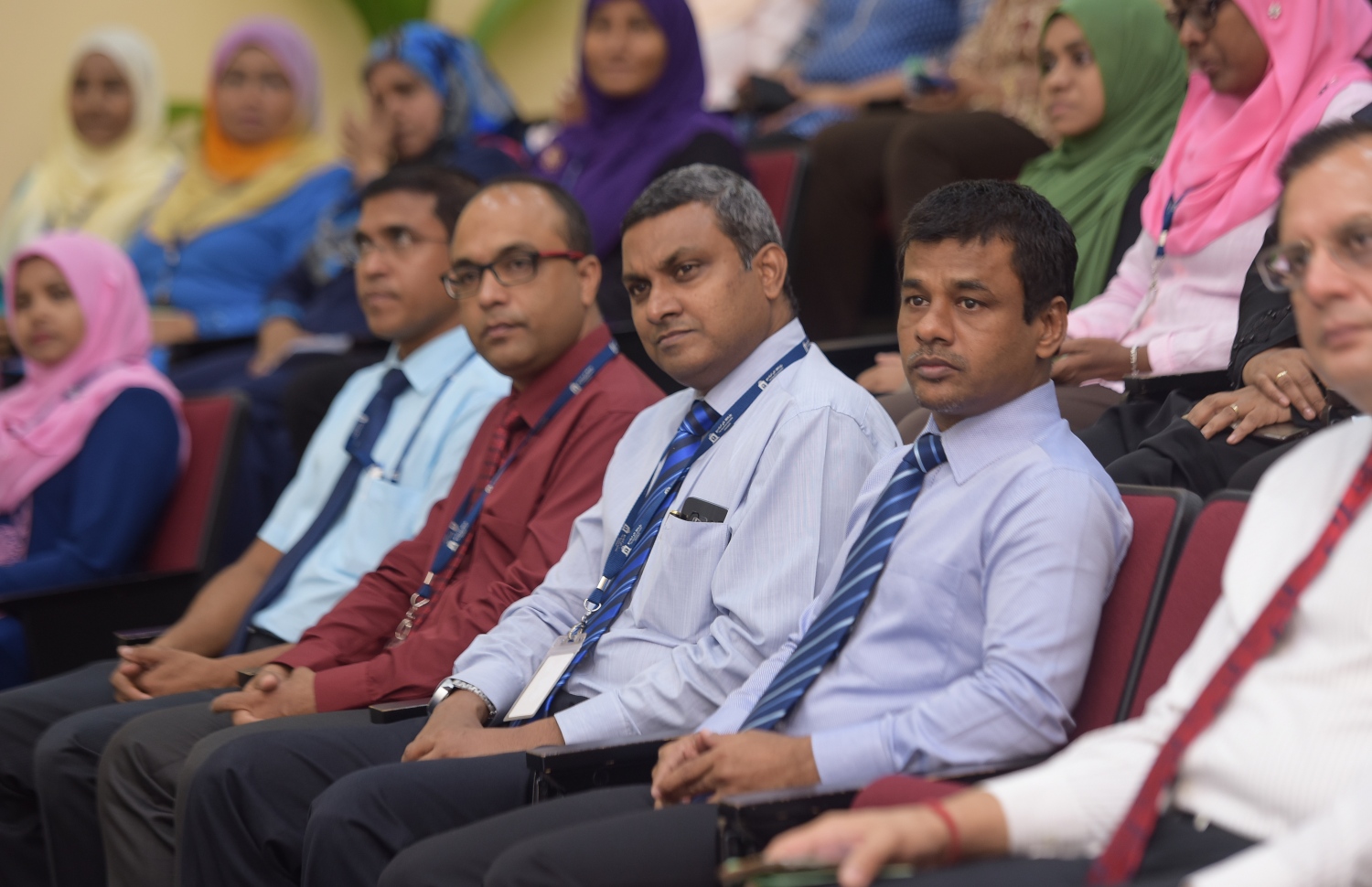 މާލެ: ފެބްރުއަރީ 1، 2018- ދިވެހި ގައުމީ ޔުނިވަސިޓީގެ ނާސިން ސްކޫލް ހުޅުވުމަށް ފެކަލްޓީ އޮފް ހެލްތް ސައިންސަސް ގައި ބޭއްވި ހަފްލާގައި ހެލްތު މިނިސްޓަރު ނާޒިމް (ކ)، އެ ޔުނިވަސިޓީގެ ވައިސް ޗާންސެލަރު ޑރ. ފަވާޒް އަދި ޔުނިވަސިޓީގެ ބައެއް އިސްވެރިން ބައިވެރިވެވަޑައިގަންނަވަނީ.---ފޮޓޯ: ހުސެއިން ވަހީދު/މިހާރު