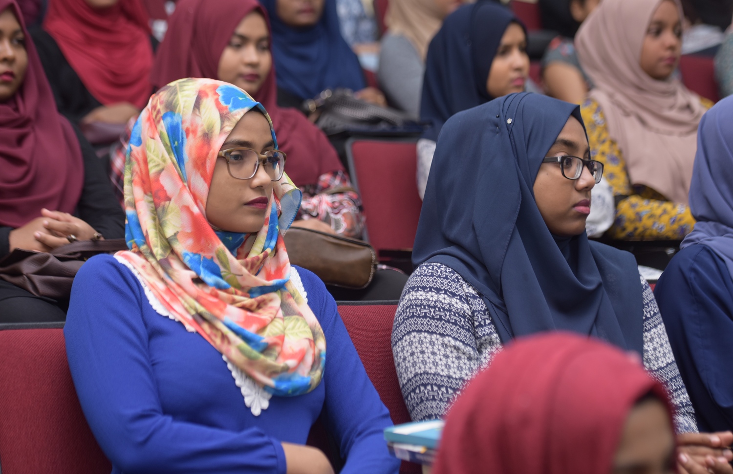 މާލެ: ފެބްރުއަރީ 1، 2018- މޯލްޑިވްސް ނެޝަނަލް ޔުނިވަސިޓީގެ ނާސިން ސްކޫލް ހުޅުވުމުގެ ރަސްމިއްޔާތުގައި ބައިވެރިވެވަޑައިގެންނެވި ބައެއް ބޭފުޅުން.---ފޮޓޯ: ހުސެއިން ވަހީދު/މިހާރު