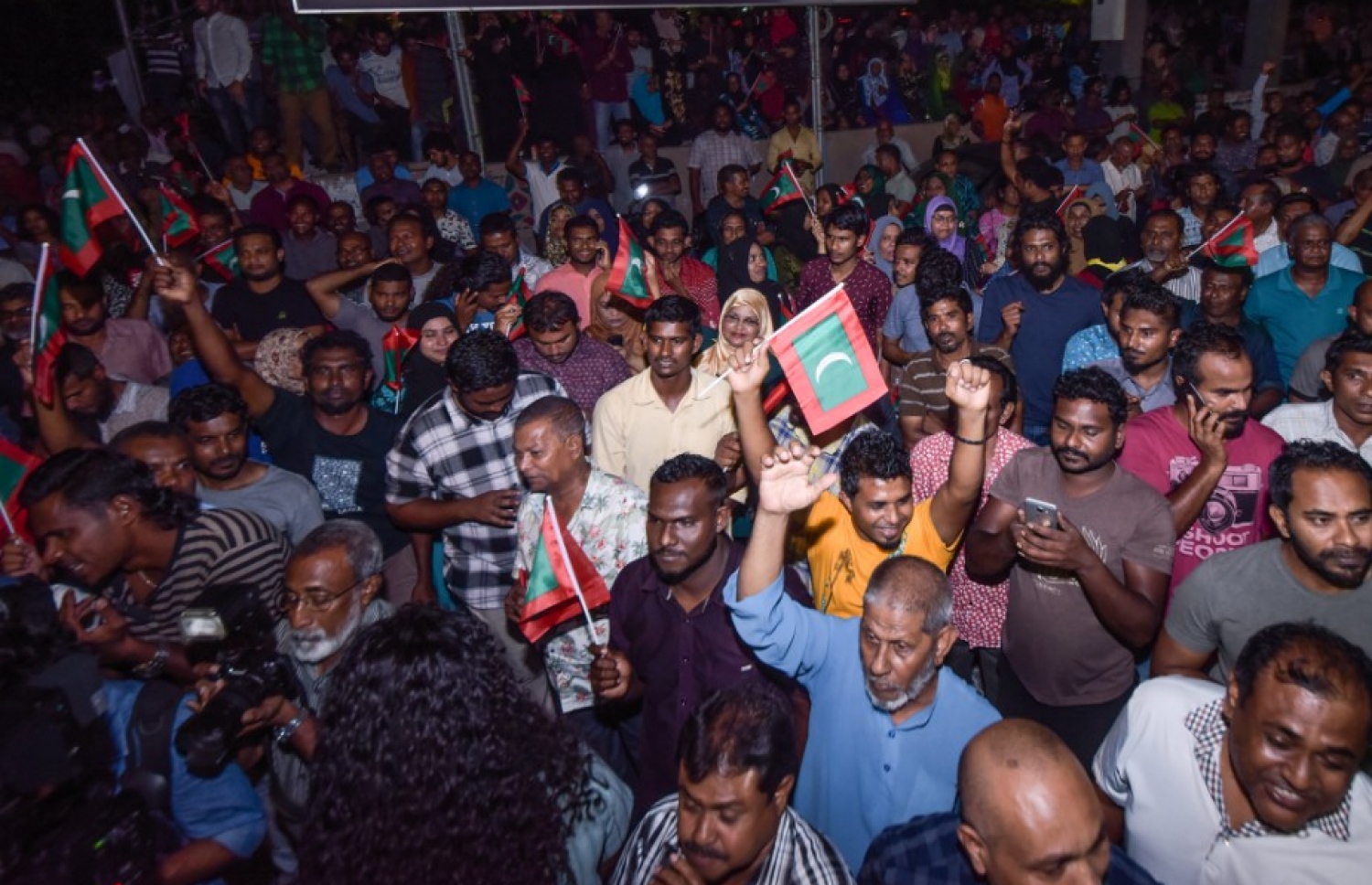 އެއްވުމަކަށް ބަޔަކު މަގުމަތީގައި: ހައްގުތައް ނިގުޅައިގަނެފައިވާ ގިނަ މައްސަލަތަކެއް އޮމްބަޑްސްޕާސަންގެ އޮފީހަށް ވަނީ ހުށަހަޅާފައި.