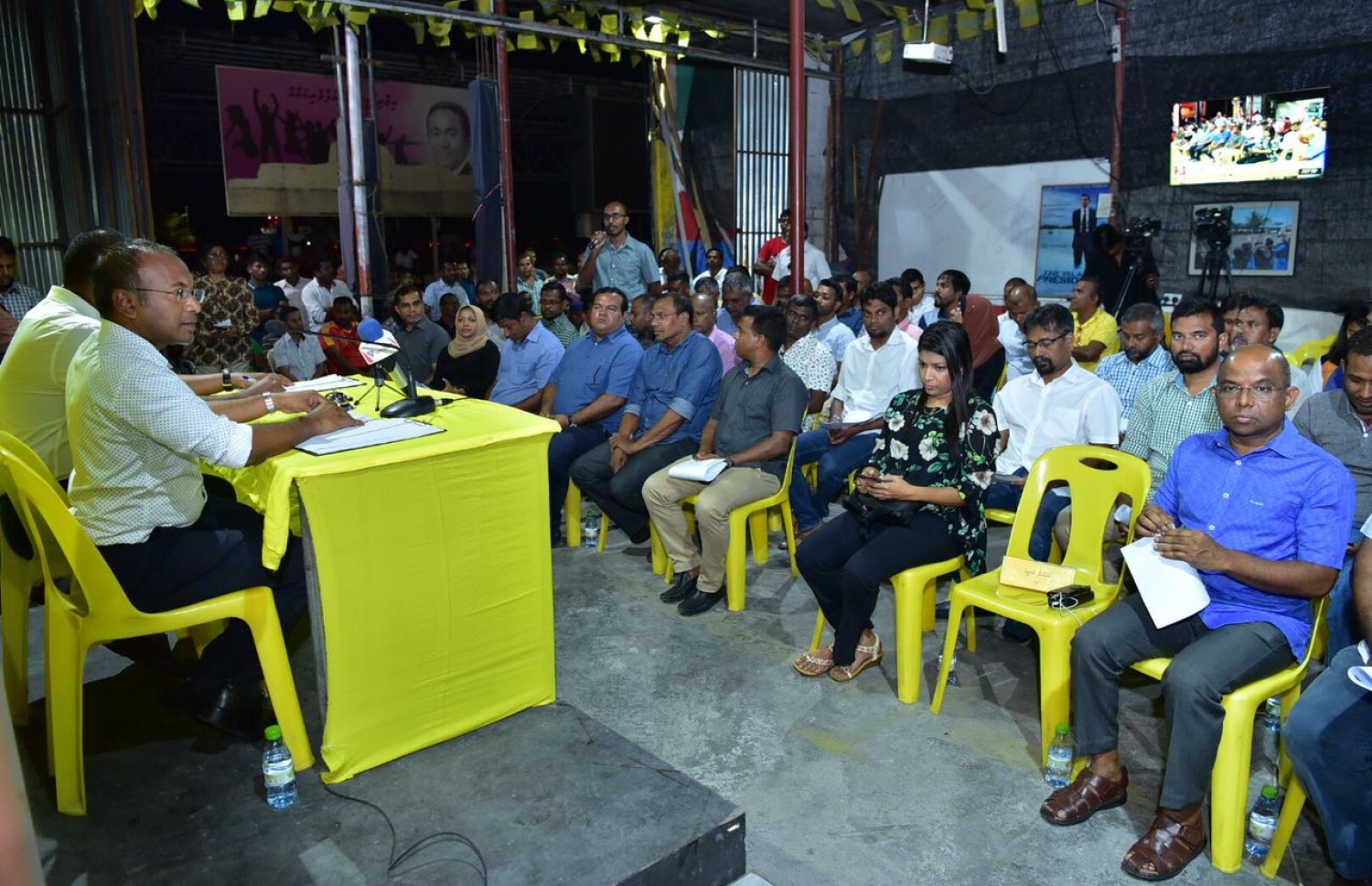 މާލެ: ފެބްރުއަރީ 2، 2018: އެމްޑީޕީ ގައުމީ މަޖިލީހުގެ ޖަލްސާގައި، އެމްޑީޕީ ގައުމީ މަޖިލީހުގެ މެމްބަރުން ވަހަކަ ދައްކަވަނީ.-- ފޮޓޯ: ނިޝާން އަލީ /މިހާރު