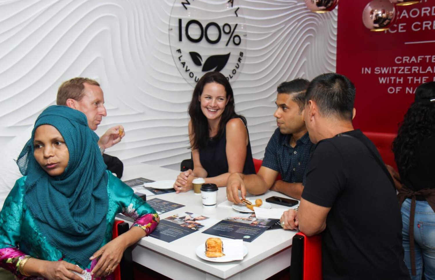 މޫވެންޕިކް ކޮފީ ރާއްޖެ އަށް ތައާރަފް ކުރުމަށް ބޭއްވި ރަސްމިއްޔާތުގެ ތެރެއިން.