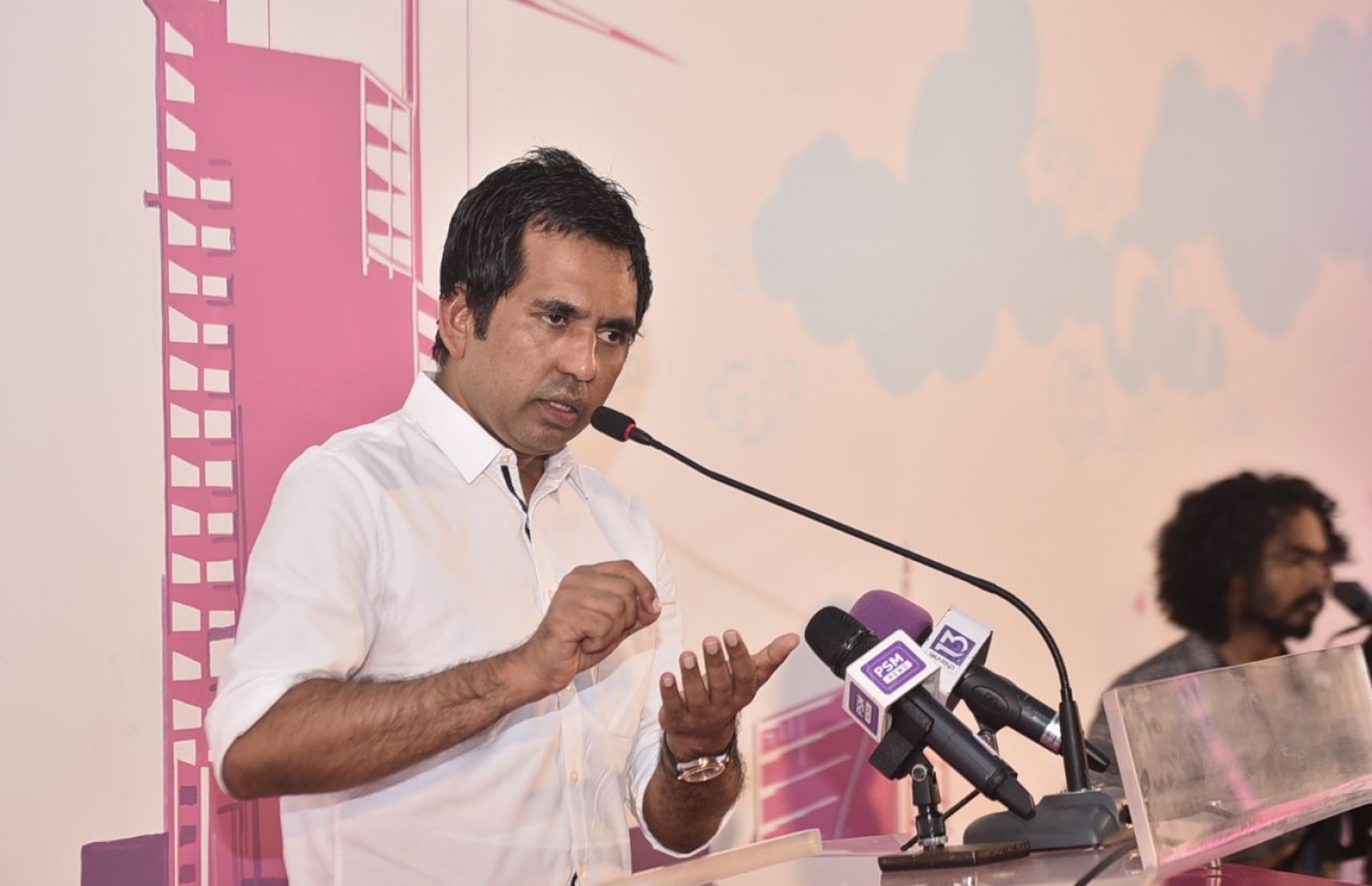 މާލެ: ފެބްރުއަރީ 4، 2018: ވެރިކަން ކުރާ ޕާޓީ، ޕީޕީއެމުން "ރުމާލު 2" ޖަގަހައިގައި ކުރިއަށް ގެންދާ ޖަލްސާގައި އިކޮނޮމިކް މިނިސްޓަރު މުހައްމަދު ސައީދު ވާހަކަ ދައްކަވަނީ.-- ފޮޓޯ: ހުސެން ވަހީދު /މިހާރު