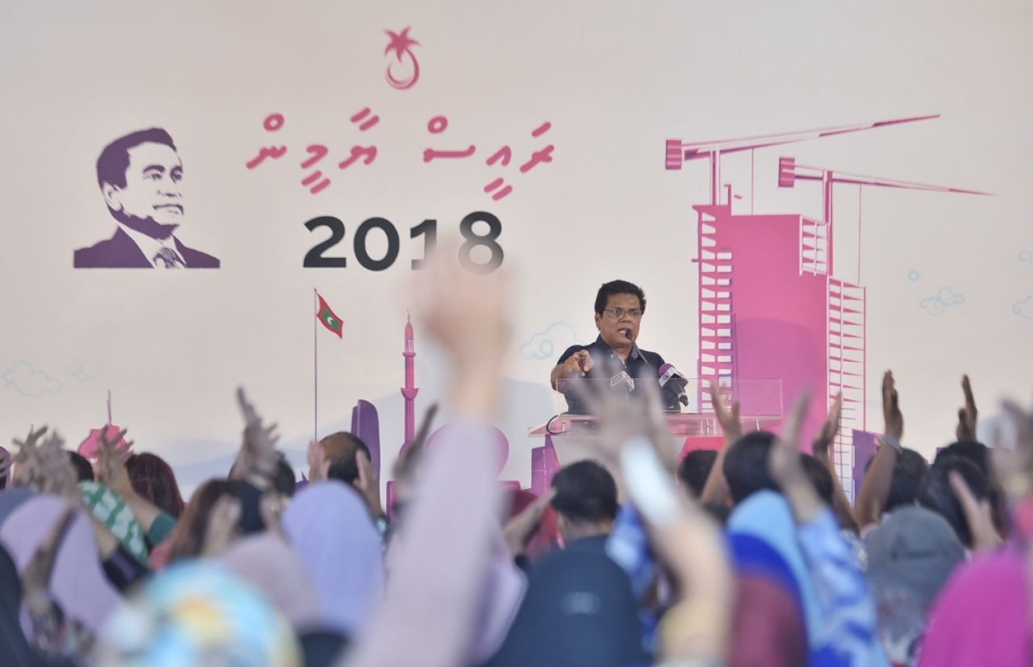 މާލެ: ފެބްރުއަރީ 4، 2018: ވެރިކަން ކުރާ ޕާޓީ، ޕީޕީއެމުން "ރުމާލު 2" ޖަގަހައިގައި ކުރިއަށް ގެންދާ ޖަލްސާގައި ހުޅުހެންވޭރު ދާއިރާގެ މެމްބަރު ރީކޯ މޫސަ ވާހަކަ ދައްކަވަނީ.-- ފޮޓޯ: ހުސެން ވަހީދު /މިހާރު