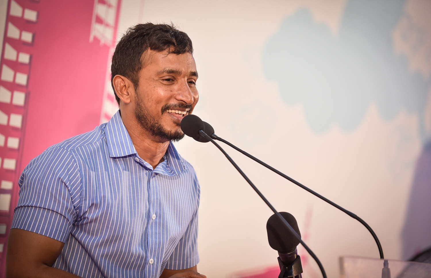 ޕީޕީއެމްގެ ޖަލްސާއެއްގައި ފަލާހް ވާހަކަ ދައްކަވަނީ. --ފޮޓޯ/މިހާރު