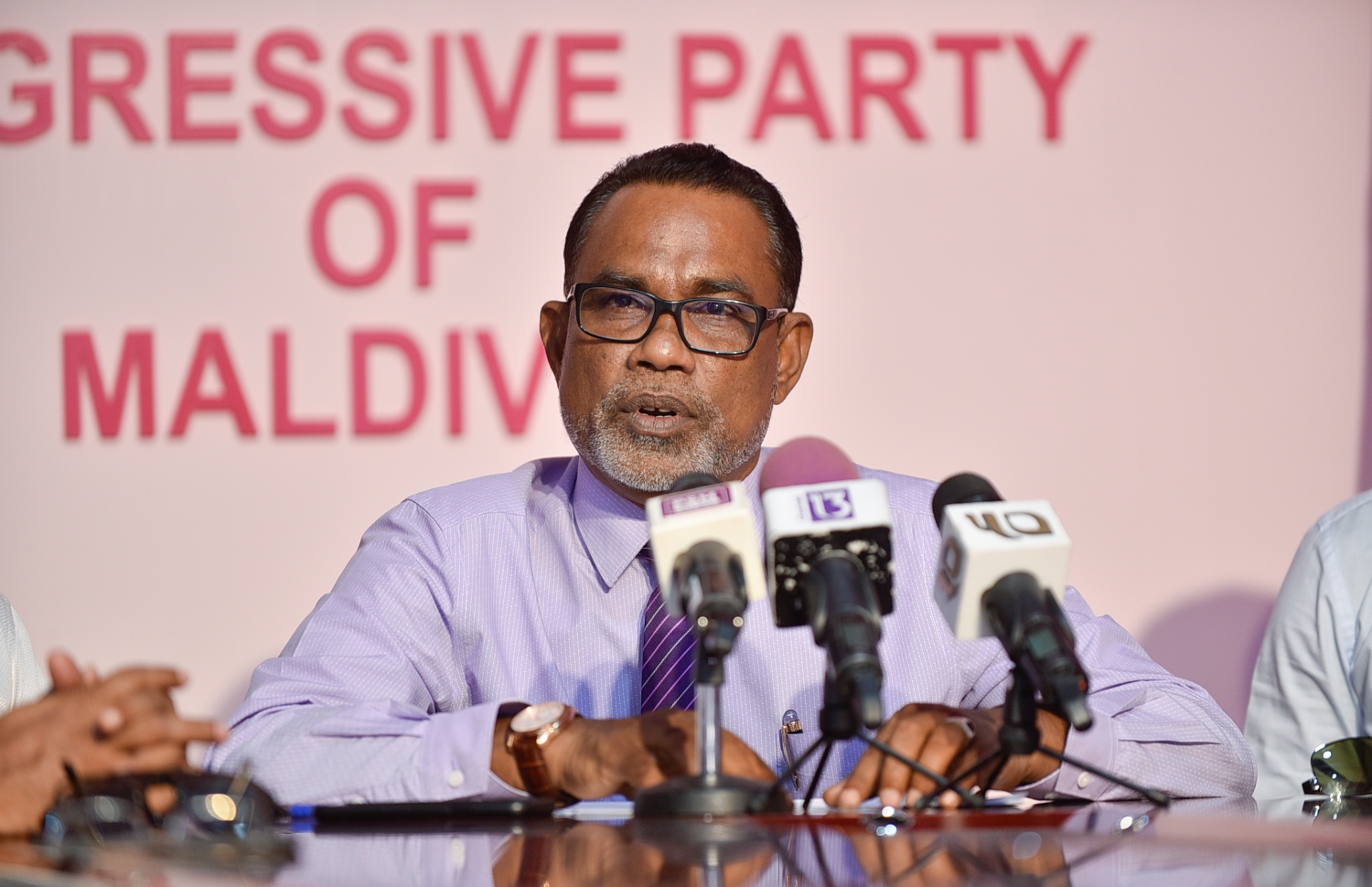 އަބްދުއްރަހީމް ނޫސްވެރިންނާ ވާހަކަ ދައްކަނީ-- ޕީޕީއެމުން ވަނީ ރޯދަމަހަށް ސިޔާސީ ހަރަކާތްތައް މެދުކަނޑާލަން ނިންމާފައި-- މިހާރު ފޮޓޯ