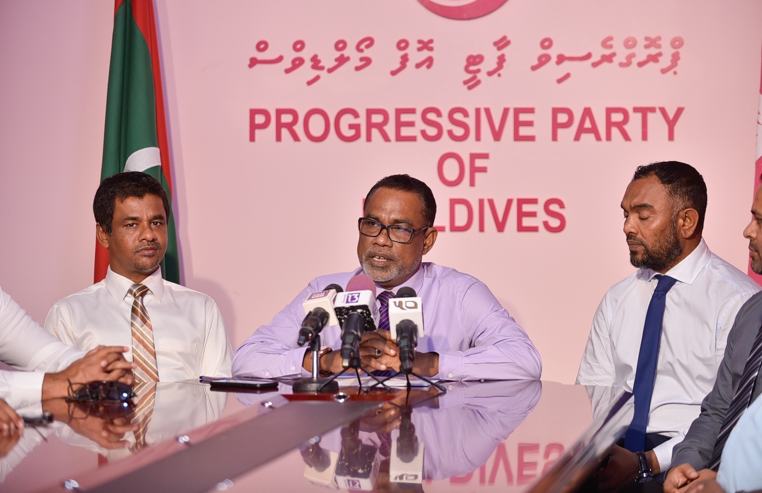 ޕީޕީއެމްގެ ޕްރެސް ކޮންފަރެންސެއްގައި އަބްދުއްރަހީމް ވާހަކަ ދައްކަވަނީ: ސަރުކާރަށް އަމާޒުވާ ހުރިހާ ތުހުމަތުތަކެއްގެ ދިފާއުކޮށް އޭނާ ގެންދަވަނީ ވާހަކަ ދައްކަވަމުން. --ފޮޓޯ/މިހާރު