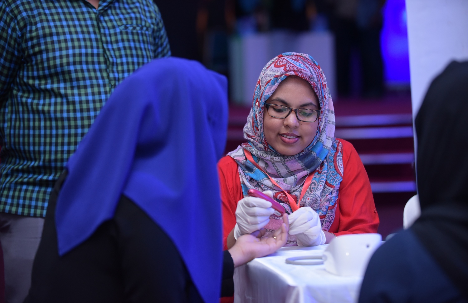 މާލެ: ފެބްރުއަރީ 8، 2018- ޒުވާނުންނަށް ހުރި ވަޒީފާގެ ފުރުސަތުތައް އަންގައި ދިނުމަށް ޔޫތު މިނިސްޓްރީން ކުރިއަށް ގެންދާ މި އަހަރުގެ ޔޫތު ޗެލެންޖު ފެށުން: ދަރުބާރުގޭގައި ބާއްވާ މި ފެއާ ނިމޭނީ ހޮނިހިރު ދުވަހުގެ ރޭ.---ފޮޓޯ: ހުސެއިން ވަހީދު/މިހާރު