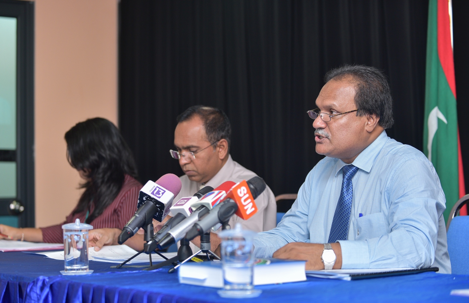 ނޫސްވެރިންގެ ބައްދަލުވުމުގައި ޝަމީމް ވާހަކަ ދައްކަވަނީ. --ފޮޓޯ/ހުސެއިން ވަހީދު/މިހާރު