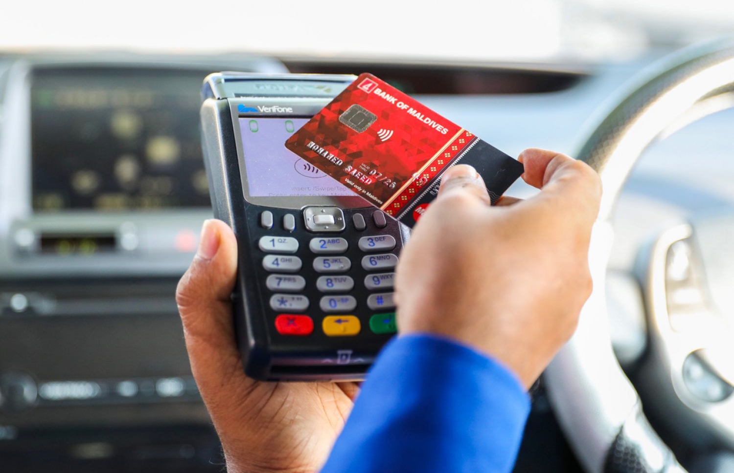 ބީއެމްއެލްއިން ގަބޫލުކުރާ ކޮންމެ ޑެބިޓް ނުވަތަ ކްރެޑިޓް ކާޑެއް ބޭނުންކޮށްގެން ވެސް ޓެކްސީ އަށް ފައިސާ ދެއްކޭނެ.