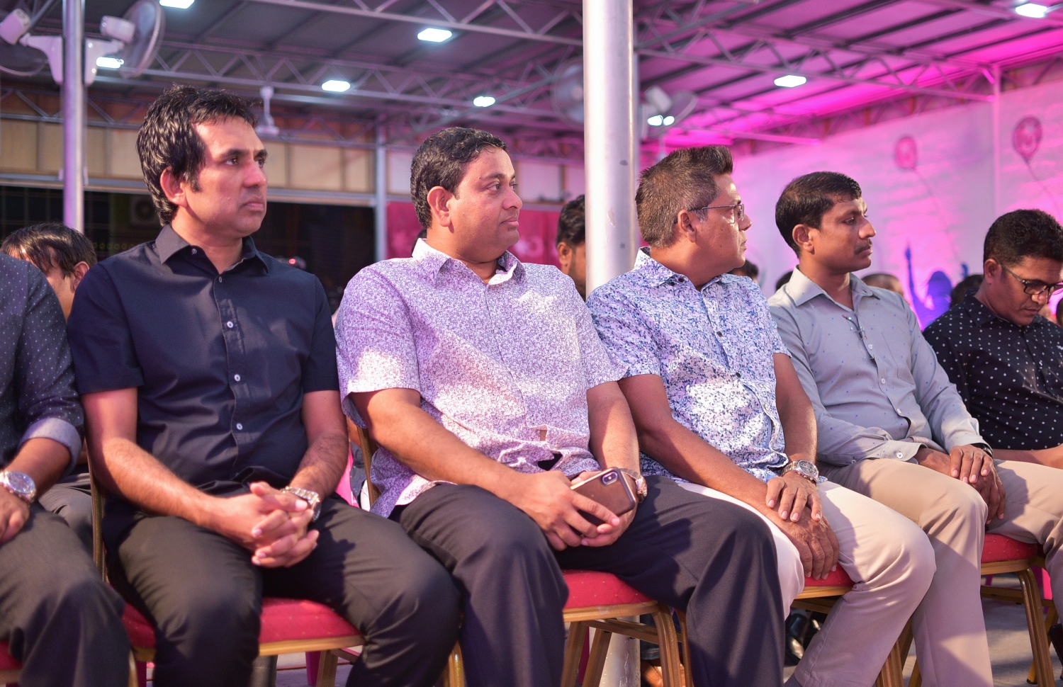 މާލެ: ފެބްރުއަރީ 14، 2018- ވެރިކަން ކުރާ ޕާޓީ، ޕީޕީއެމުން މިރޭ ބޭއްވި ޖަލްސާގައި ބައިވެރިވެވަޑައިގެންނެވި ބައެއް ބޭފުޅުން.---ފޮޓޯ: ހުސެއިން ވަހީދު/މިހާރު