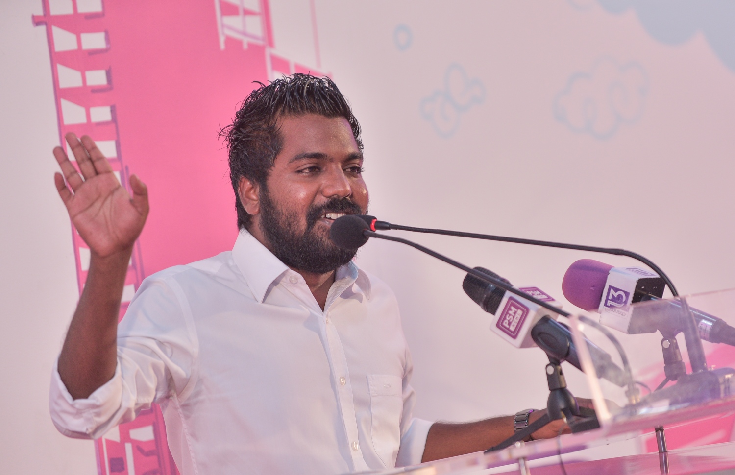 މާލެ: ފެބްރުއަރީ 14، 2018- ވެރިކަން ކުރާ ޕާޓީ، ޕީޕީއެމުން މިރޭ ބޭއްވި ޖަލްސާގައި ވެލިދޫ ދާއިރާގެ މެމްބަރު ޔާމީން ވާހަކަ ދައްކަވަނީ.---ފޮޓޯ: ހުސެއިން ވަހީދު/މިހާރު