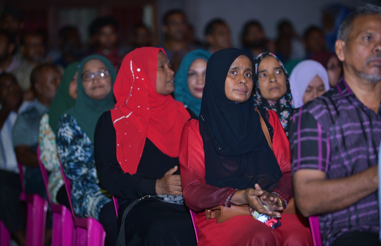 މާލެ: ފެބްރުއަރީ 14، 2018- ވެރިކަން ކުރާ ޕާޓީ، ޕީޕީއެމުން މިރޭ ބޭއްވި ޖަލްސާގައި ބައިވެރިވި ބައެއް މީހުން.---ފޮޓޯ: ހުސެއިން ވަހީދު/މިހާރު