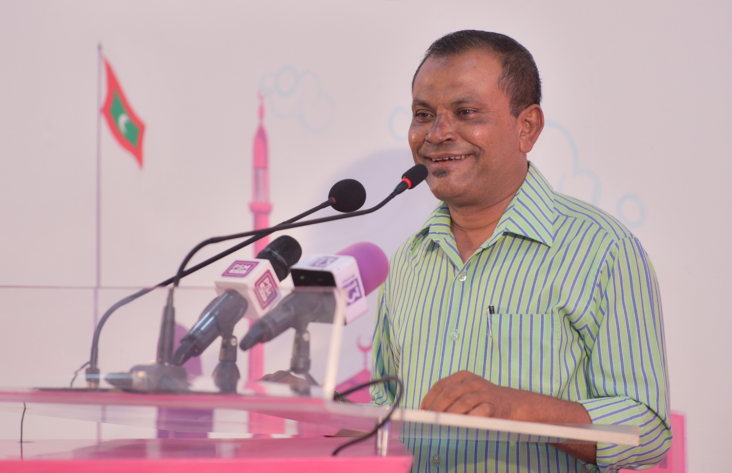 މާލެ: ފެބްރުއަރީ 14، 2018- ވެރިކަން ކުރާ ޕާޓީ، ޕީޕީއެމުން މިރޭ ބޭއްވި ޖަލްސާގައި، އެމްޑީއޭގެ ނައިބު ލީޑަރު އަދި ކުޑަހުވަދޫ ދާއިރާގެ މެމްބަރު އަހުމަދު އާމިރު ވާހަކަ ދައްކަވަނީ.---ފޮޓޯ: ހުސެއިން ވަހީދު/މިހާރު