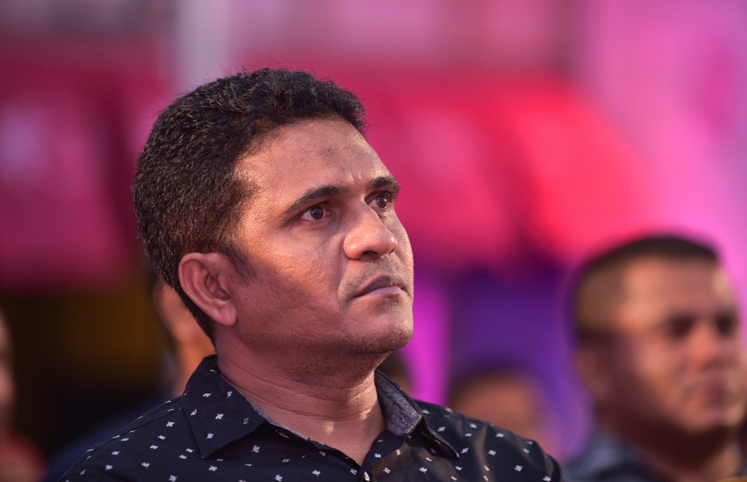 މާލެ: ފެބްރުއަރީ 14، 2018- ޕީޕީއެމުން ބޭއްވި ޖަލްސާގައި، އެ ޕާޓީގެ ޕާލަމެންޓްރީ ގުރޫޕުގެ ލީޑަރު ނިހާން ބައިވެރިވެވަޑައިގަންނަވަނީ.---ފޮޓޯ: ހުސެއިން ވަހީދު/މިހާރު