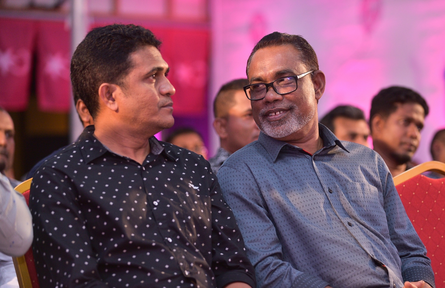 މާލެ: ފެބްރުއަރީ 14، 2018- ޕީޕީއެމުން ބޭއްވި ޖަލްސާގައި، އެ ޕާޓީގެ ނައިބު ރައީސް އަބްދުއްރަހީމް (ކ) އަދި އެ ޕާޓީގެ ޕާލަމެންޓްރީ ގުރޫޕުގެ ލީޑަރު އަހުމަދު ނިހާން ބައިވެރިވެވަޑައިގަންނަވަނީ.---ފޮޓޯ: ހުސެއިން ވަހީދު/މިހާރު