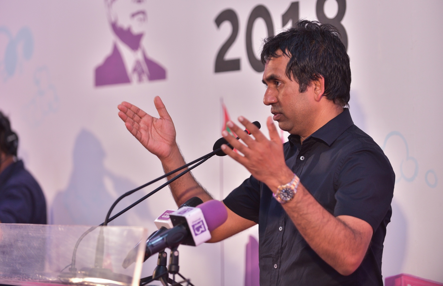 މާލެ: ފެބްރުއަރީ 14، 2018- ޕީޕީއެމުން ބޭއްވި ޖަލްސާގައި، އިކޮނޮމިކް މިނިސްޓަރު މުހައްމަދު ސައީދު ވާހަކަ ދައްކަވަނީ.---ފޮޓޯ: ހުސެއިން ވަހީދު/މިހާރު