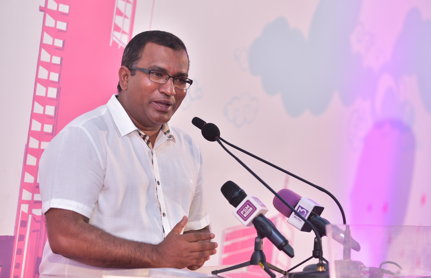 މާލެ: ފެބްރުއަރީ 14، 2018- ޕީޕީއެމުން ބޭއްވި ޖަލްސާގައި، ސްޓެލްކޯގެ ސީއީއޯ މުހައްމަދު ޒުހޫރު ވާހަކަ ދައްކަވަނީ.---ފޮޓޯ: ހުސެއިން ވަހީދު/މިހާރު