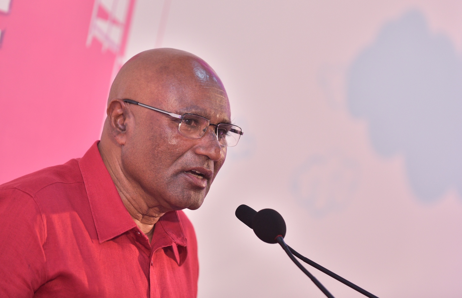 މާލެ: ފެބްރުއަރީ 14، 2018- ޕީޕީއެމުން ބޭއްވި ޖަލްސާގައި ހޮޅުދޫ ދާއިރާގެ މެމްބަރު އަލީ މުހައްމަދު ވާހަކަ ދައްކަވަނީ.---ފޮޓޯ: ހުސެއިން ވަހީދު/މިހާރު