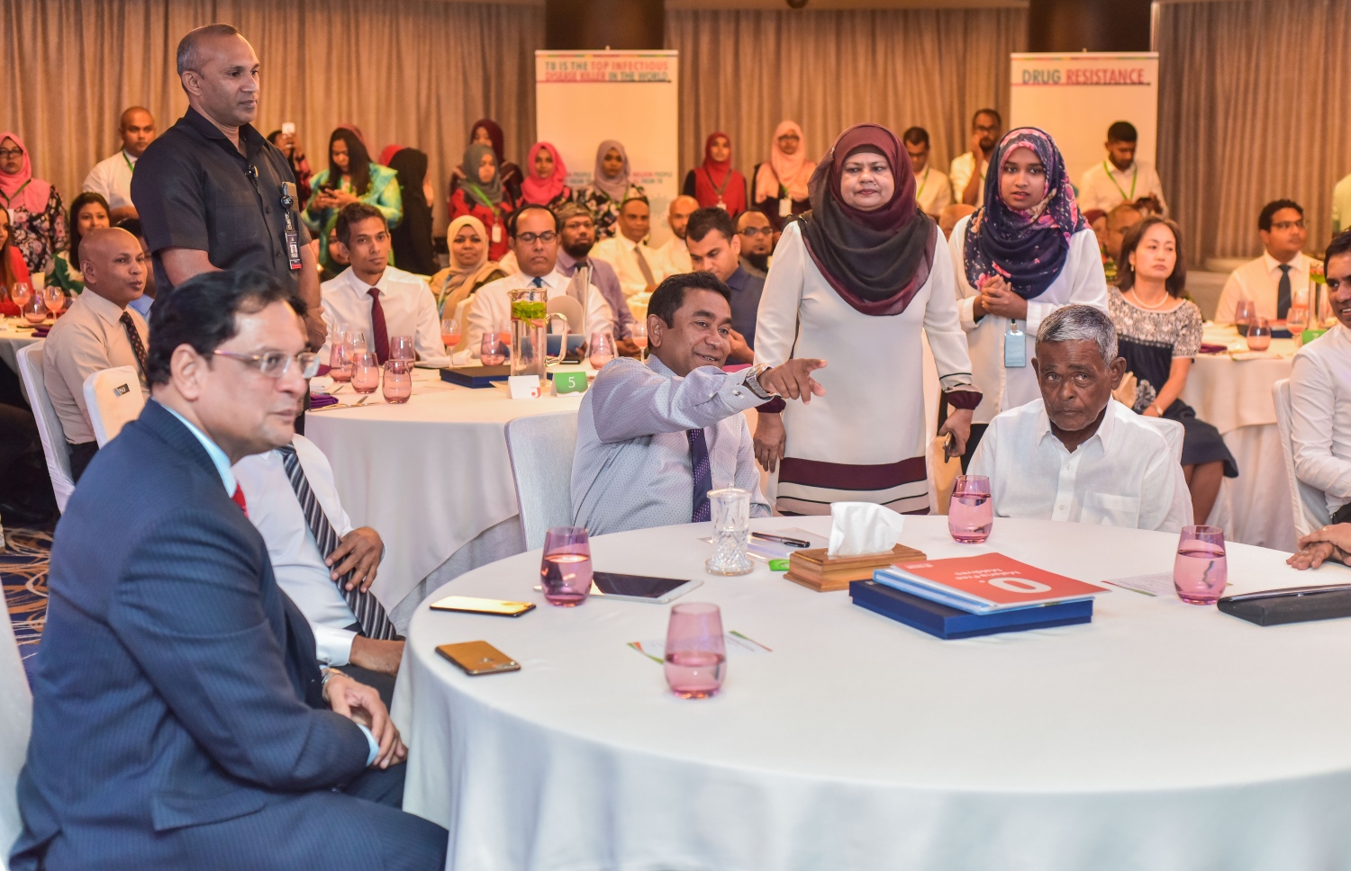 މާލެ: ފެބްރުއަރީ 15، 2017: ޓީބީ ނައްތާލުމުގެ ގައުމީ ކެމްޕެއިން ފެށުމަށް ހޮޓެލް ޖެންގައި ބޭއްވި ރަސްމިއްޔާތުގެ ތެރެއިން.--- ފޮޓޯ: ނިޝާން އަލީ/މިހާރު