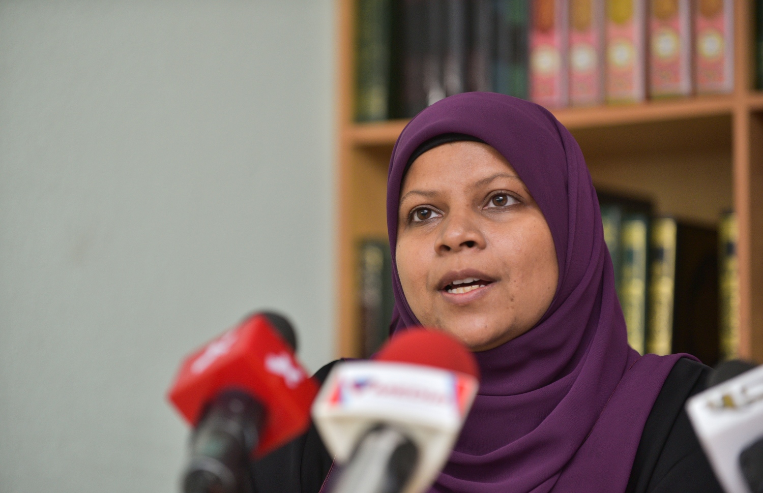 މެމްބަރު އަނާރާ ނޫސްވެރިންނަށް މައުލޫމާތު ދެއްވަނީ-- މިހާރު ފޮޓޯ