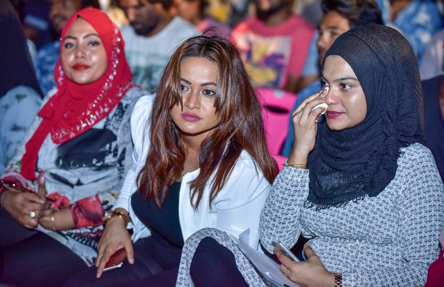 މާލެ: ފެބްރުއަރީ 15، 2018- ޕީޕީއެމްގެ ޒުވާނުން އިސް ނަގައިގެން ބޭއްވި ބައްދަލުވުމުގައި ބައިވެރިވި ބައެއް މީހުން.---ފޮޓޯ: ނިޝާން އަލީ/މިހާރު