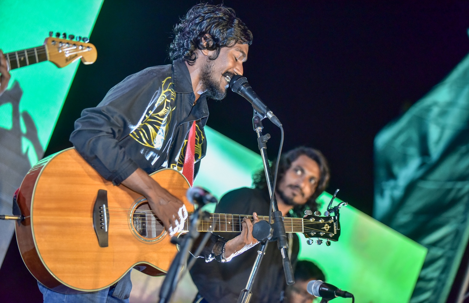 މާލެ: ފެބްރުއަރީ 15، 2018- ޕީޕީއެމްގެ ޒުވާނުން އިސް ނަގައިގެން ބޭއްވި ބައްދަލުވުމުގައި ޒުވާނަކު ލަވައެއް ހުށަހަޅަނީ.---ފޮޓޯ: ނިޝާން އަލީ/މިހާރު