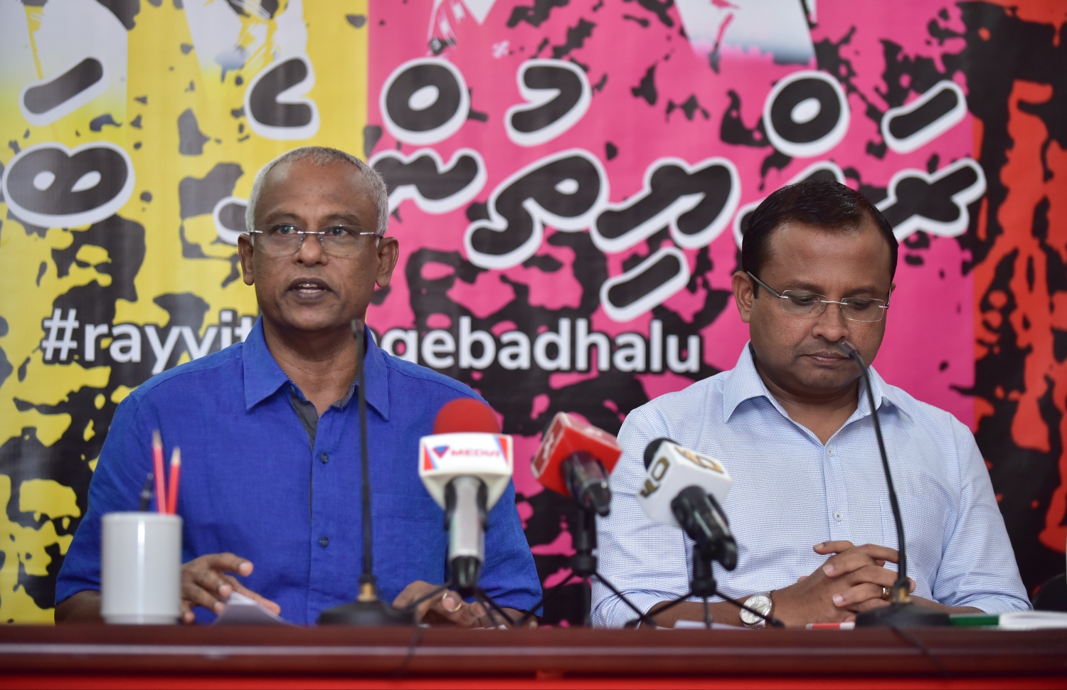 އިބޫ އާއި ރިޔާޒް، ނޫސްވެރިންނާ ވާހަކަ ދައްކަވަނީ. --ފޮޓޯ/މިހާރު