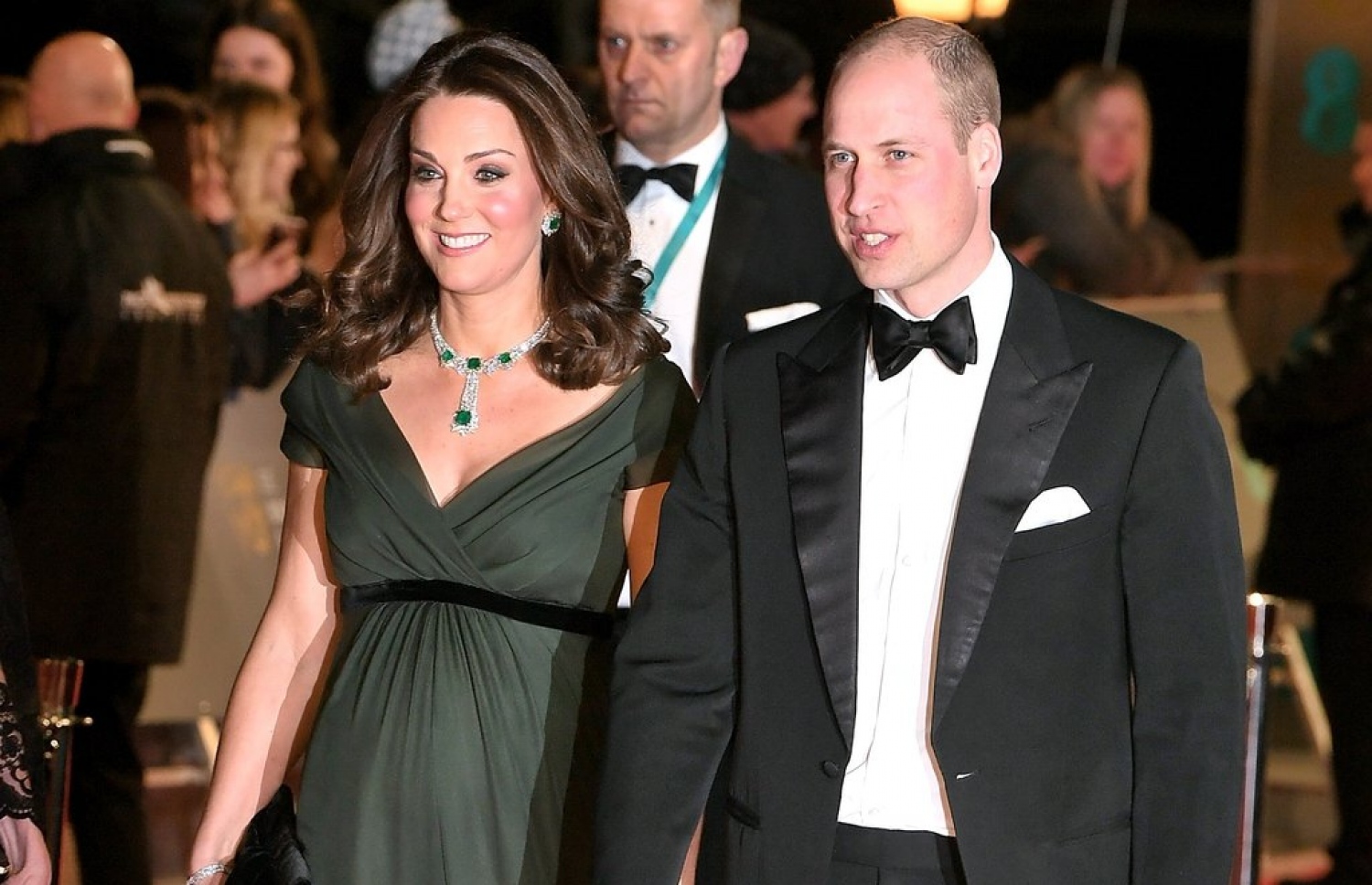 ބަފްޓާގެ ރެޑް ކާޕެޓްގައި ޕްރިންސް ވިލިއަމާއި ކޭޓް.