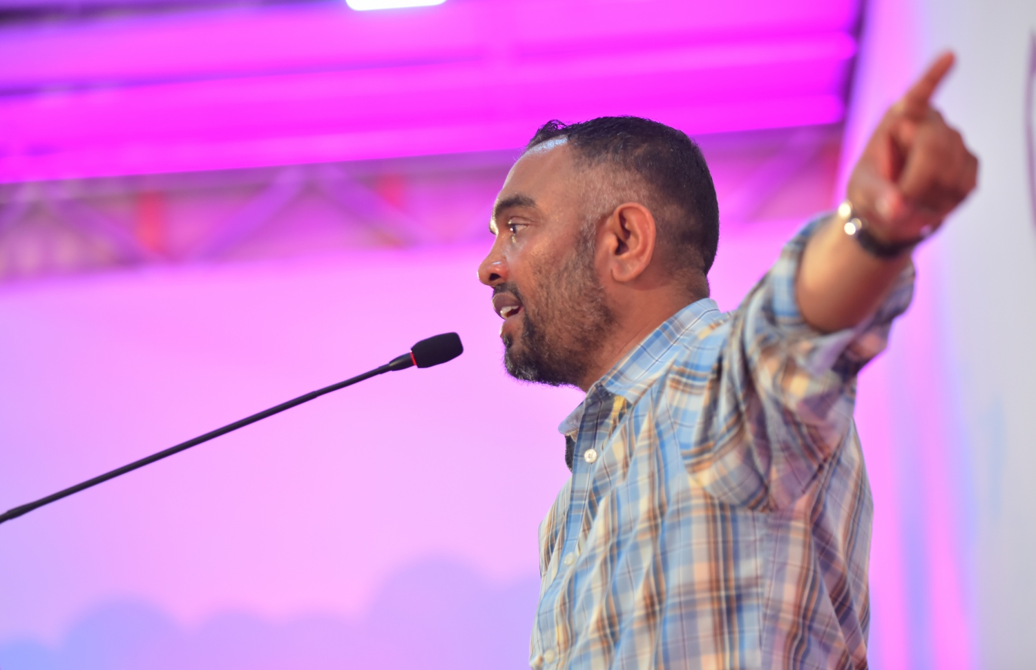 މާލެ: ފެބްރުއަރީ 20، 2018: ޕީޕީއެމްގެ "ރުމާލު 2" ގައި ބޭއްވި ޖަލްސާގައި ކެލާ ދާއިރާގެ މެމްބަރު އަލީ އާރިފް ވާހަކަ ދައްކަވަނީ.-- ފޮޓޯ: ހުސެން ވަހީދު /މިހާރު