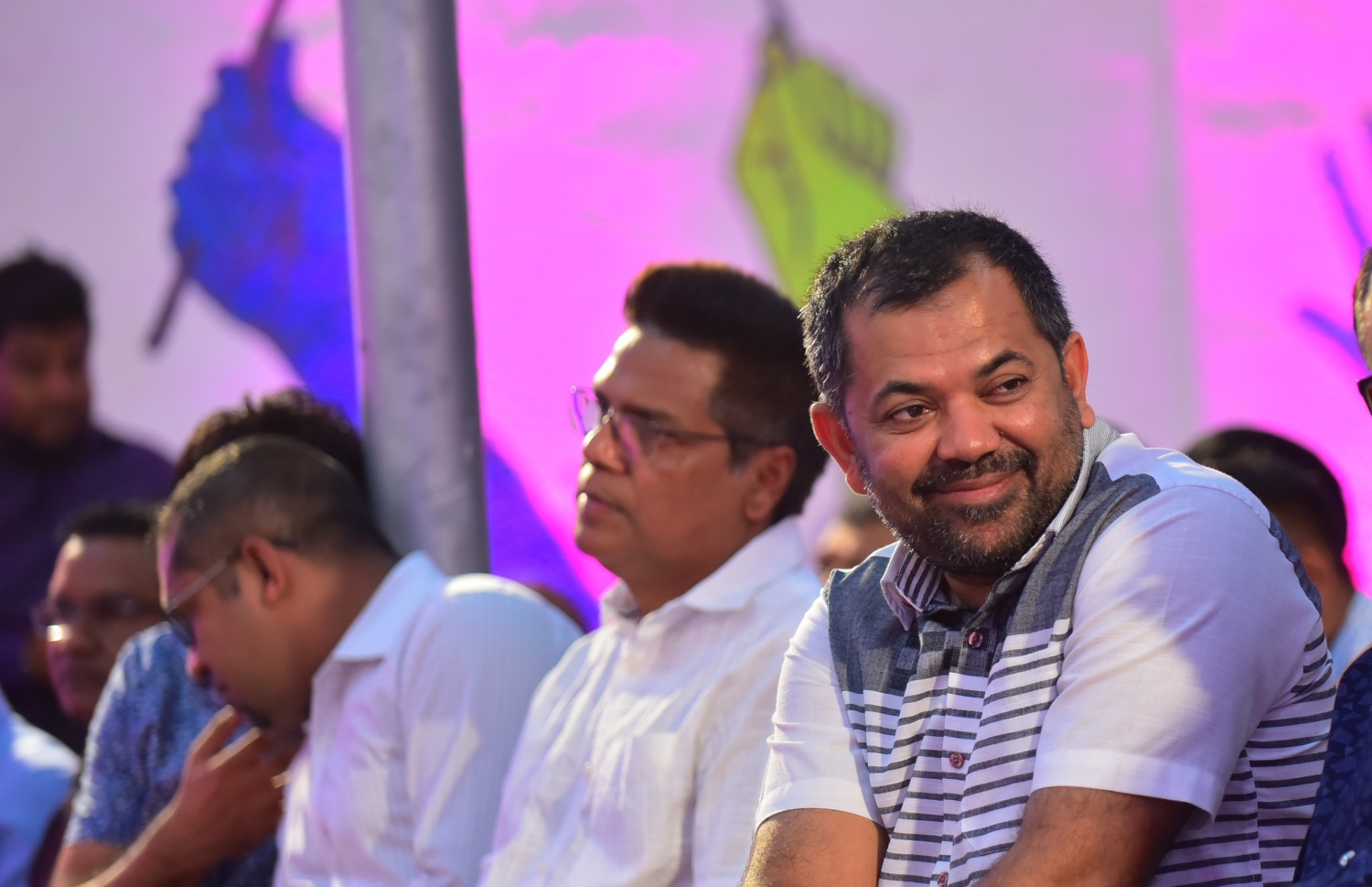 މާލެ: ފެބްރުއަރީ 20، 2018: ޕީޕީއެމްގެ "ރުމާލު 2" ގައި ބޭއްވި ޖަލްސާގައި ޓޫރިޒަމް މިނިސްޓަރު މޫސާ ޒަމީރު ބައިވެރިވެ ވަޑައިގަންނަވަނީ.-- ފޮޓޯ: ހުސެން ވަހީދު /މިހާރު