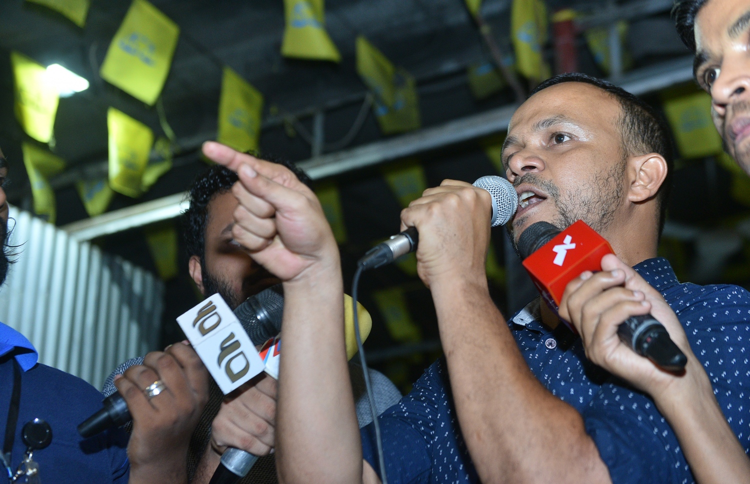 އެމްޑީޕީ ހަރުގެ ކައިރީގައި ބޭއްވި އެއްވުމެއްގައި އަލީ ހުސެއިން ބައިވެރިވެވަޑައިގަންނަވަނީ.---ފޮޓޯ: ނިޝާން އަލީ/މިހާރު