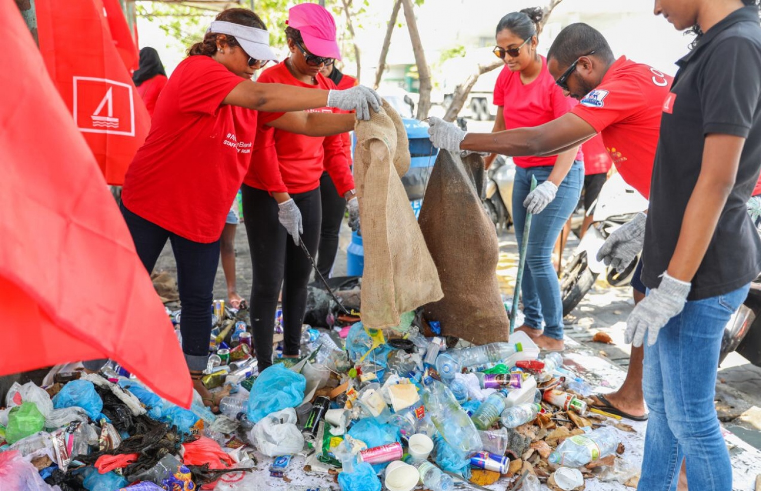ޖުމްލަ 180 ކިލޯގެ ކުނި އެ ސަރަހައްދުން ވަނީ ނަގާފައި.