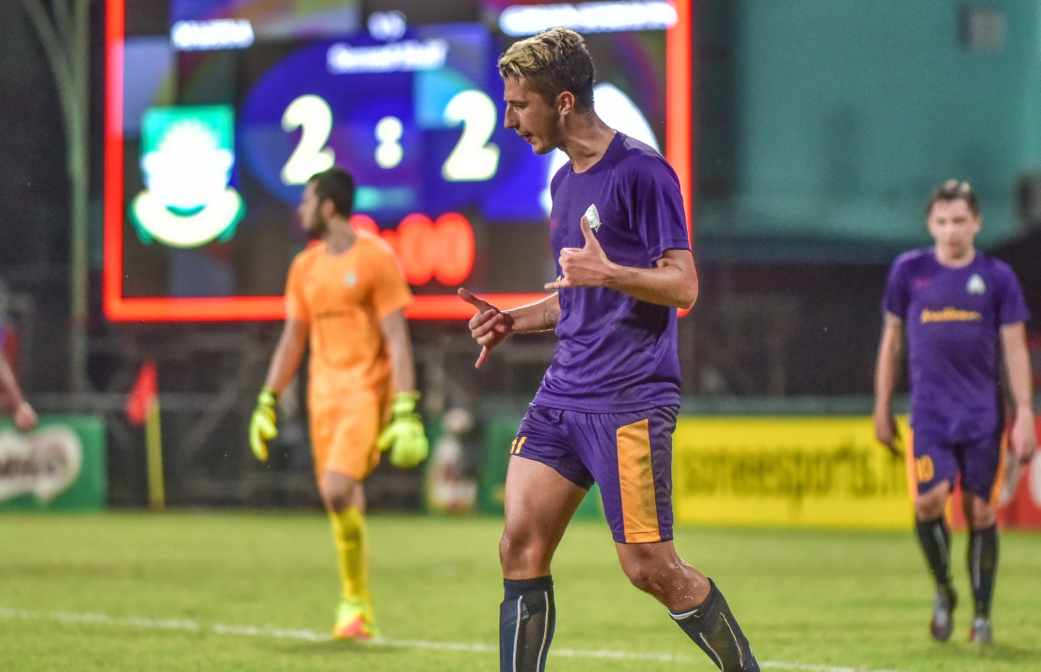 ގްރީން ސްޓްރީޓްސްގެ ފަހަތަށް ކުޅޭ އޮލޭ މެޗަށް ފަހު އުފާފާޅުކުރަނީ.-- ފޮޓޯ: ނިޝާން އަލީ/ މިހާރު