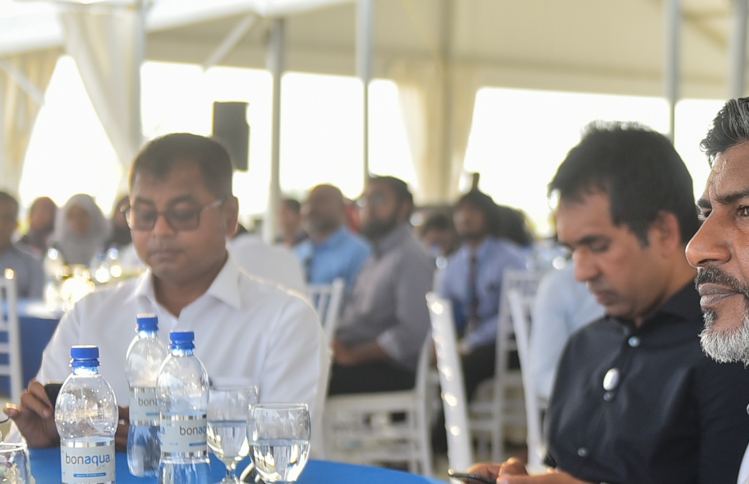 ހުޅުމާލެ: ފެބްރުއަރީ 26، 2018- އެސްޓީއޯ އިން ހުޅުމާލޭގައި ހަދާ 15 ބުރީގެ ރެޒިޑެންޝަލް ދެ ޓަވަރުގެ ބިންގާ އެޅުމުގެ ރަސްމިއްޔާތުގައި އެންވަޔަރުމެންޓް މިނިސްޓަރު ތޯރިގާއި އިކޮނޮމިކް މިނިސްޓަރު ސައީދު އަދި އެ ކުންފުނީގެ ޗެއާމަން ސާލިމް ބައިވެރިވެވަޑައިގަންނަވަނީ.--ފޮޓޯ: ހުސެއިން ވަހީދު/މިހާރު