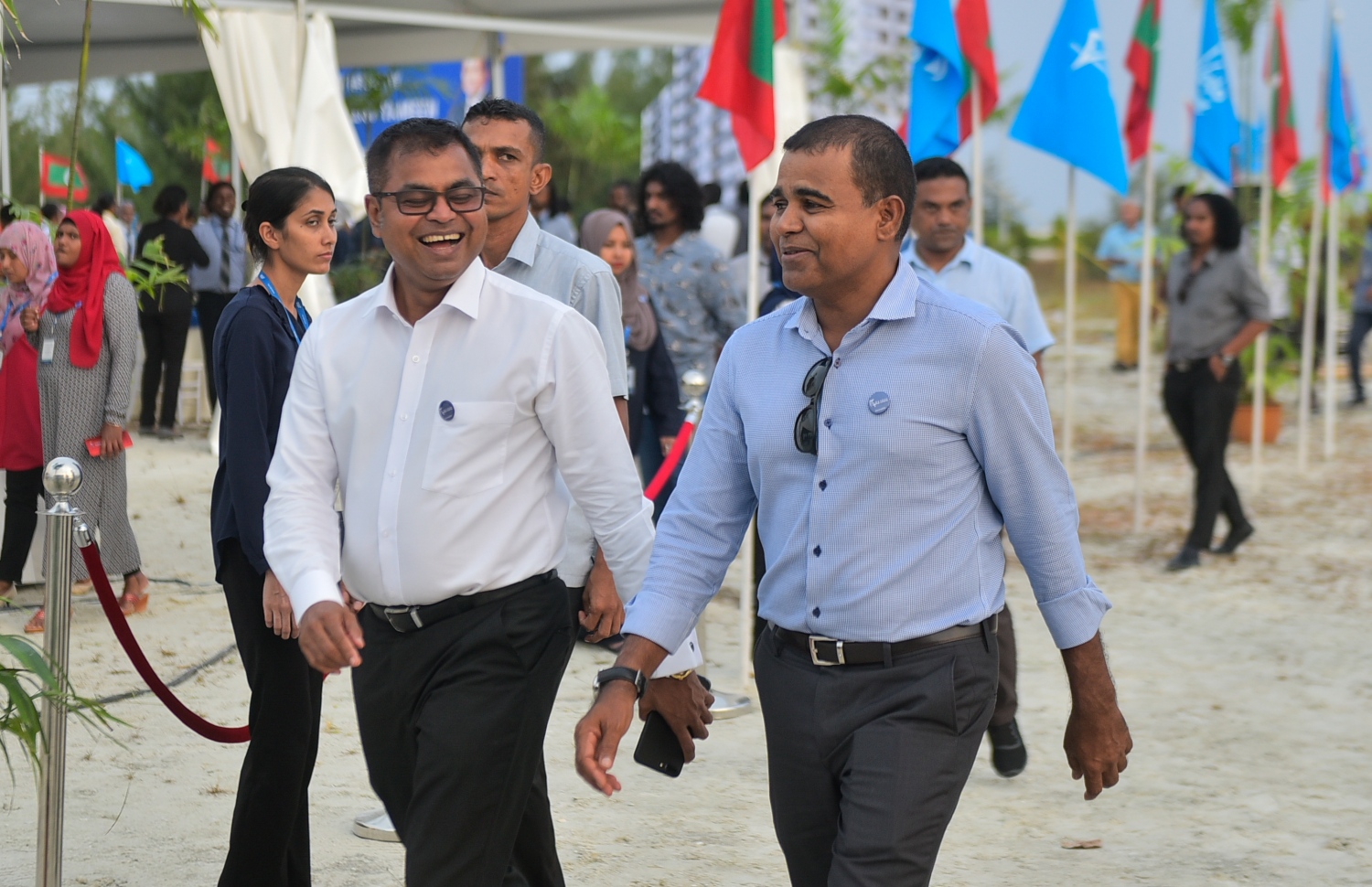 ހުޅުމާލެ: ފެބްރުއަރީ 26، 2018- އެސްޓީއޯ އިން ހުޅުމާލޭގައި ހަދާ 15 ބުރީގެ ރެޒިޑެންޝަލް ދެ ޓަވަރުގެ އަމަލީ މަސައްކަތް ފެށުމަށް ބޭއްވި ރަސްމިއްޔާތުގައި އެންވަޔަރުމެންޓް މިނިސްޓަރު ތޯރިގް އިބްރާހީމް (ވ) ބައިވެރިވެވަޑައިގަންނަވަނީ:  ޗައިނާގެ އެމްސީޖީ ގްރޫޕާ ހަވާލުކޮށްގެން ހިންގާ މި މަޝްރޫއަށް 27 މިލިއަން ޑޮލަރު (416 މިލިއަން ރުފިޔާ) ޚަރަދުވާނެ ކަމަށް އެސްޓީއޯ އިން ބުނޭ.---ފޮޓޯ: ހުސެއިން ވަހީދު/މިހާރު