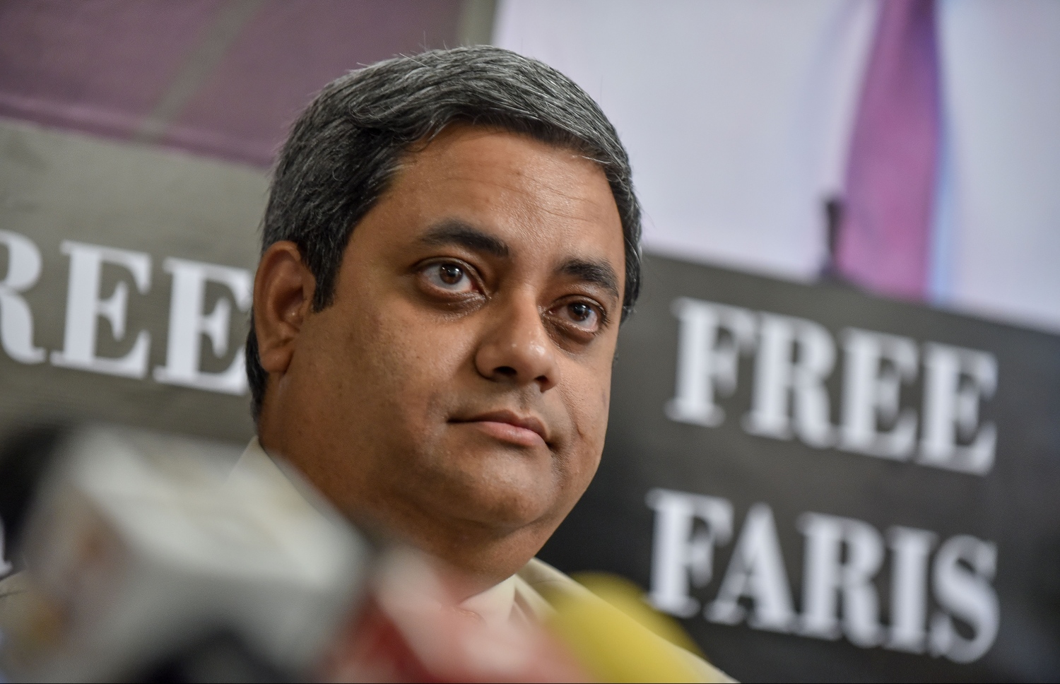 މައުމޫން ހަމީދު މިއަދު ނޫސްވެރިންނާ ބައްދަލުކުރައްވައި ވާހަކަ ދައްކަވަނީ. ---ފޮޓޯ: ނިޝާން އަލީ/ މިހާރު