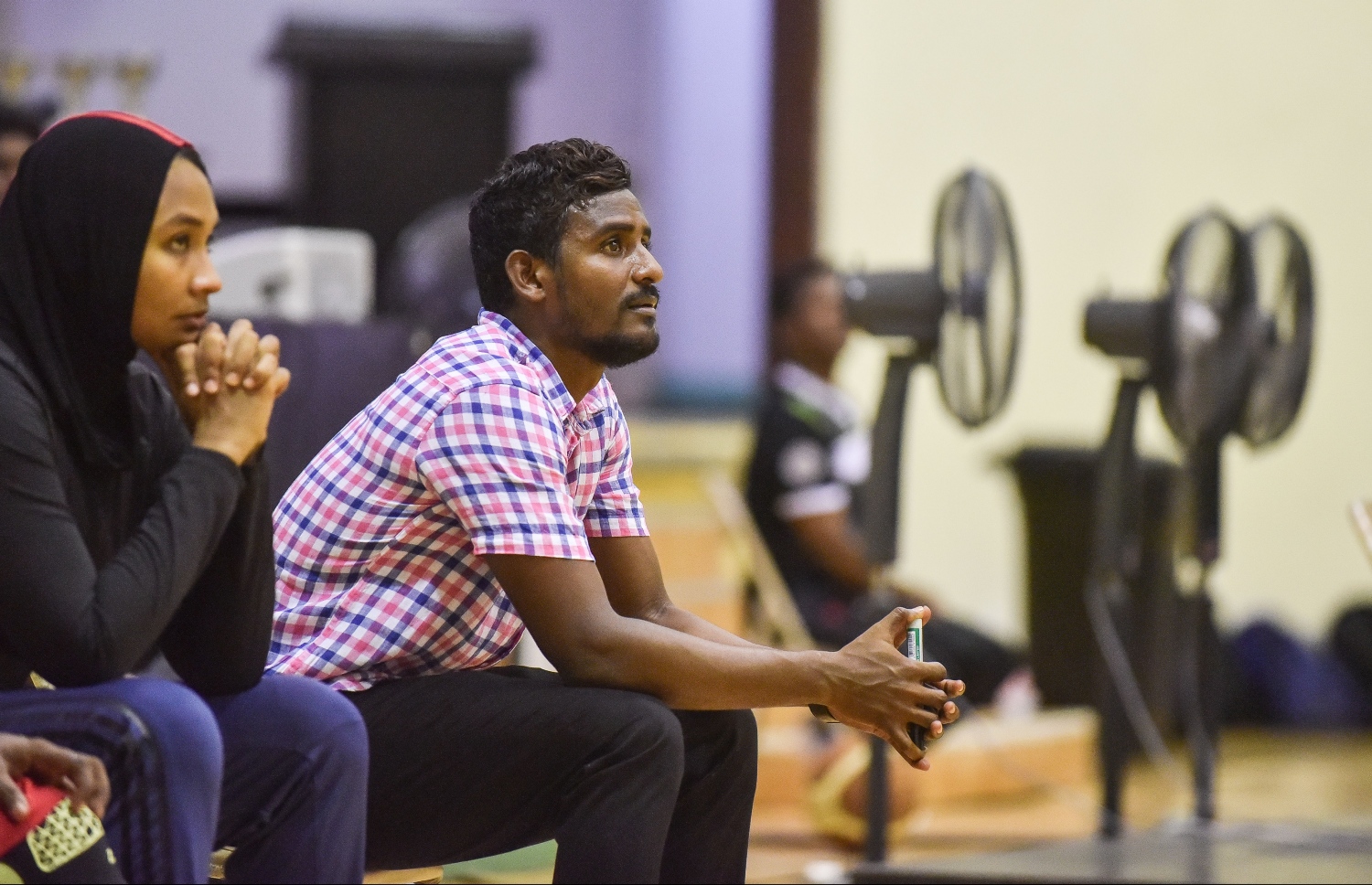 ޓީރެކްސް މެޗެއްގެ ތެރެއިން އިއްލެ ބެންޗުގައި (ކ). -- ފޮޓޯ: ނިޝާން އަލީ/ މިހާރު